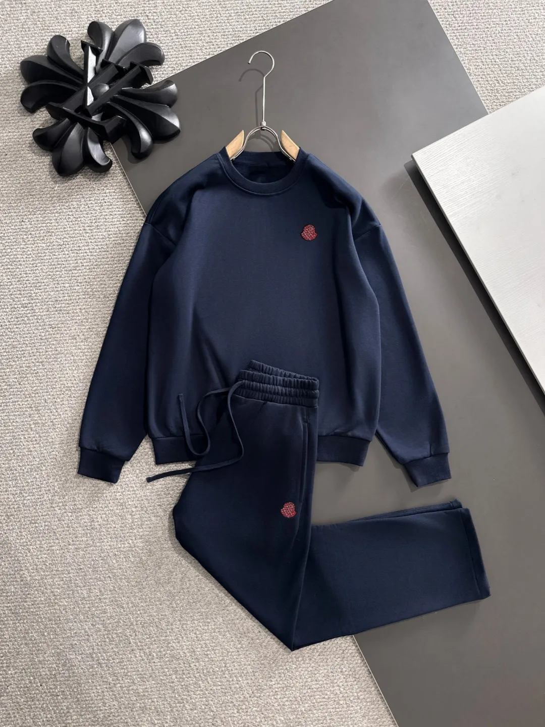 Next day shipping P720 MONCLER/Mongolian high quality 2025 autumn and winter new casual heavy industry suit exclusively developed by yb! High quality production! The top version of the trading company channel order, external orders for imported custom fabrics, high breathability and comfort, impeccable details, absolutely worth buying! This type of suit is also a must-have for lazy people. You don’t have to think about how to match it, you can just get it in one set! Brand element design concept, delicate and soft feel! It presents a casual cut and the upper body shape is great! On sale simultaneously on the official website! From a high-end men's positioning brand, the low-key luxury taste is irresistible! Exquisite workmanship and impeccable quality! The overall style is simple, fashionable and timeless, fully meeting the requirements of stylish and tasteful dressing! Sizes: S to XXL (or state your height and weight when placing an order)