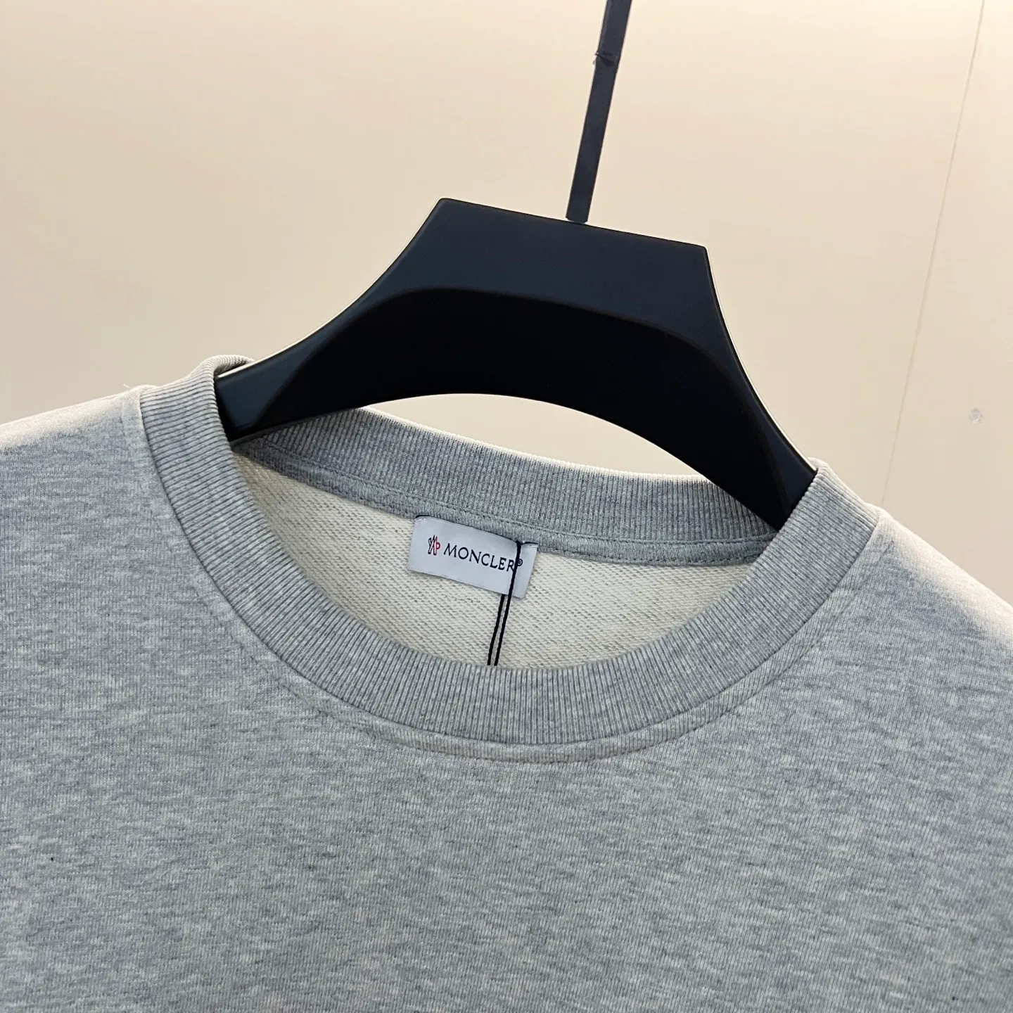 P220 MONCLER/Mask 420g pure cotton round neck sweatshirt, front and back printed letter LOGO logo, arm brand seal craftsmanship, official synchronization, high version, high quality, fashionable personality, versatile trend, pure original quality, original fabric, tag, collar label, washed wheat, complete three standards, color: black, white, gray. Size: XS-L