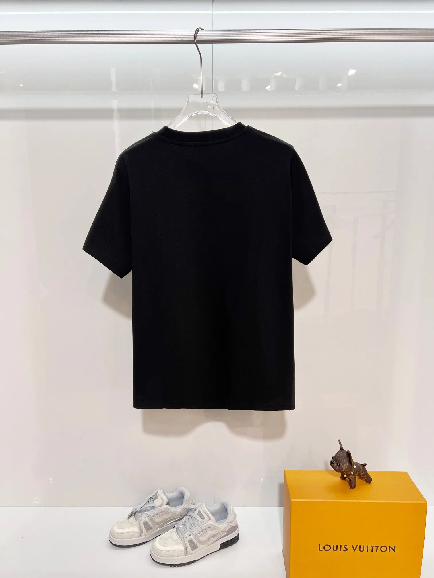 P150 MONCLER/Muzzled 300g pure cotton round neck short-sleeved T-shirt Brand classic Ghost offset letter LOGO embossing process 2025ss official synchronization High version High quality Fashion personality Versatile trend Pure original quality Original fabric Hang tag Collar label Washed wheat Complete three standards Color: Black. White. Size: S M L XL XXL