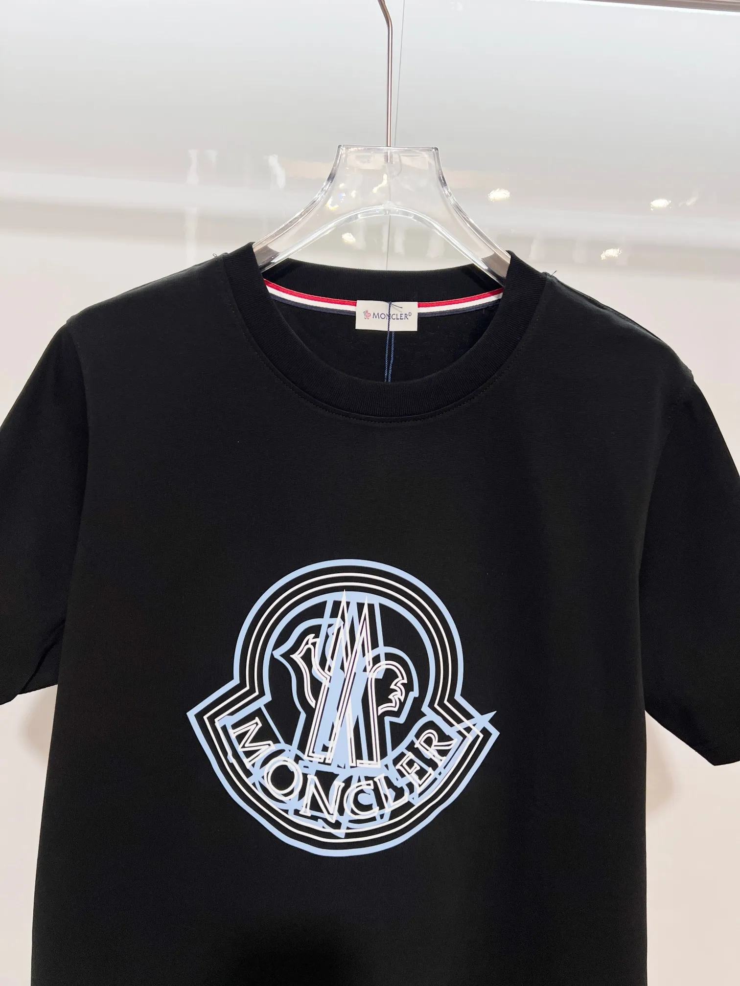 P150 MONCLER/Muzzled 300g pure cotton round neck short-sleeved T-shirt Brand classic Ghost offset letter LOGO embossing process 2025ss official synchronization High version High quality Fashion personality Versatile trend Pure original quality Original fabric Hang tag Collar label Washed wheat Complete three standards Color: Black. White. Size: S M L XL XXL
