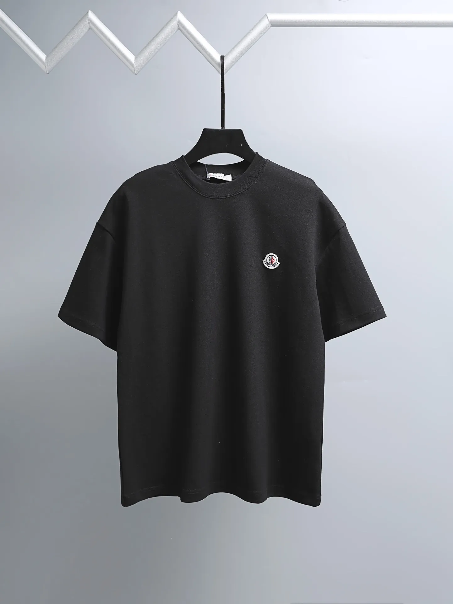 P190 MONCLER muzzle* 2꯭0꯭2꯭5 new autumn and winter style ❤️ original ⌚️ high version muzzle fabric is made of 320 grams of high-density modal long-staple cotton. It does not deform or shrink. Process introduction: double thread movement. Use small label embroidery on the chest🪡, and precision rope embroidery on the back. Color: black SIZE: M-3XL