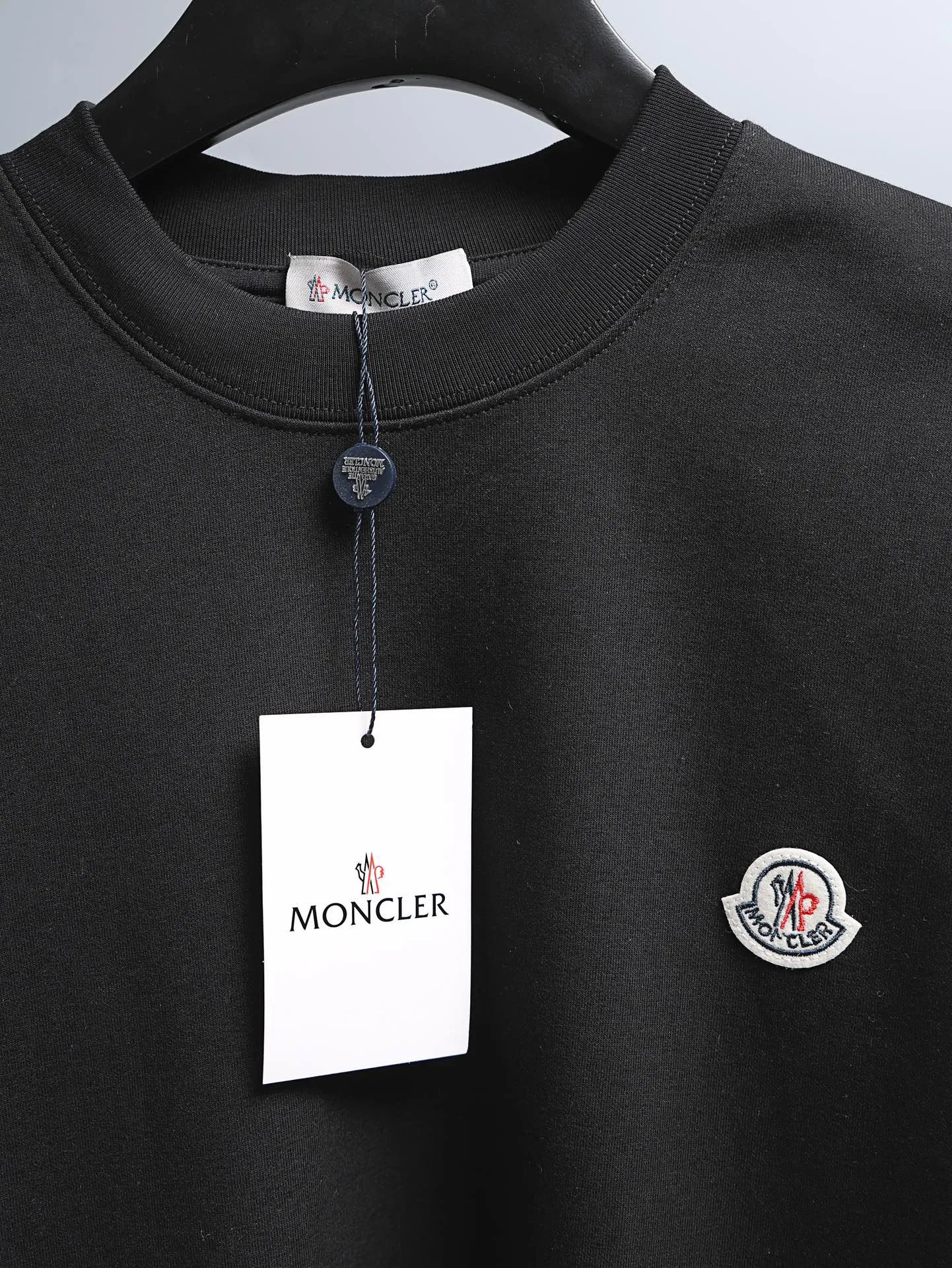 P190 MONCLER muzzle* 2꯭0꯭2꯭5 new autumn and winter style ❤️ original ⌚️ high version muzzle fabric is made of 320 grams of high-density modal long-staple cotton. It does not deform or shrink. Process introduction: double thread movement. Use small label embroidery on the chest🪡, and precision rope embroidery on the back. Color: black SIZE: M-3XL