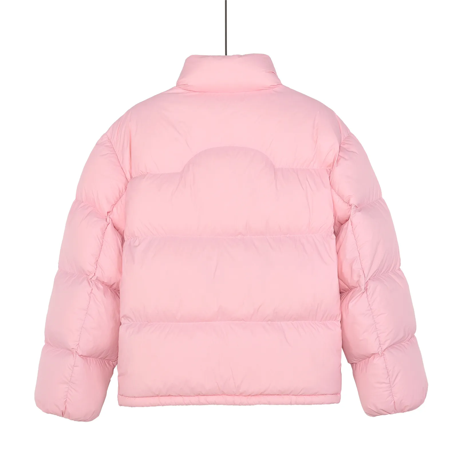 P1580 Mouth Angels joint limited edition large label down jacket #Monger Full of American retro style! ⚠️Short style with small stand-up collar, waterproof and anti-fouling fabric, 95 white duck down filling, the upper body is not heavy and warm, classic and timeless! On the chest is the joint logo of the two major brands, which is very special. Another design point is the zippers on the left and right sides, which are stitched with leather, which is very textured! If you look closely, you can see that even the steel seal on the zipper is the joint logo of the two brands. The whole thing is really full of sincerity!  SIZE:1# 2# 3# 4# 5# 6# [Details attached are size chart]