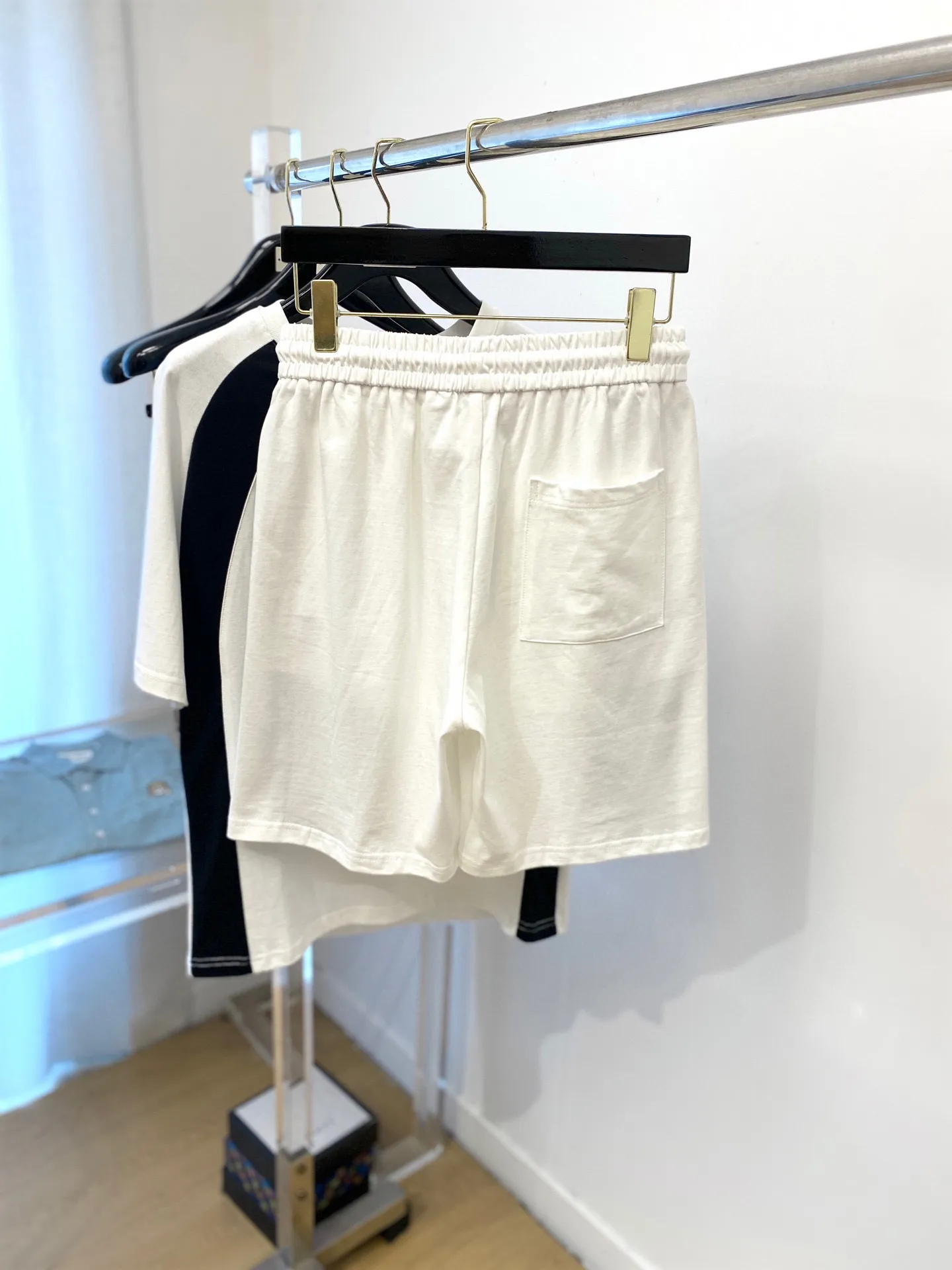 P570 Brand [MONCLER Mouth Covered] 2025 round neck short-sleeved shorts suit. The upper body of pure cotton fabric will not be stuffy. The smooth and comfortable skin-friendly effect is more breathable. The fabric has its own texture. Classic logo technology. A new interpretation from a unique angle. Fashionable and versatile choice! Size: M-3XL (maximum wear: 190 pounds)