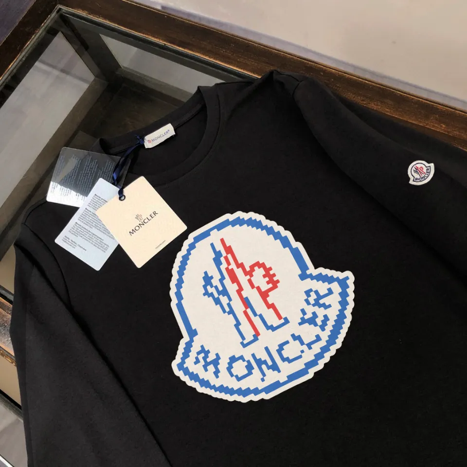 P180, a non-off-the-shelf model, you can trust it. Moncler printed long-sleeved T-shirt, 240g breathable cotton fabric, very soft and comfortable texture, does not shrink, does not deform, does not ball), can be worn alone as a base layer. Original customized accessories, collar label, care mark, hangtag, packaging (perfect details) Color: White Black Size: XS S M L