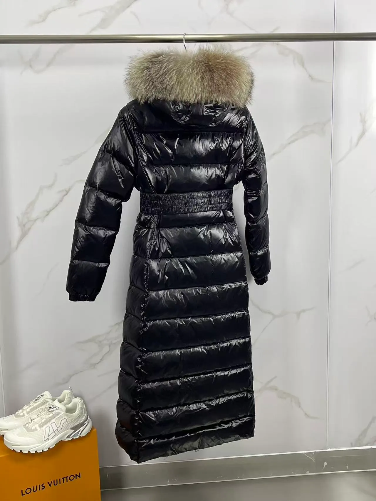 P980 🆕❤️2️⃣0️⃣2️⃣5️⃣This is the perfect version of a muzzle down jacket!!! It gives you enough warmth from head to toe🦶. The most annoying thing is that it is also slim. It also uses the classic glossy material of the muzzle. All of this will definitely create a new generation of muzzle hits!!! Please remember its name Hudson...Such a hit style will be made all over the world. What we can do is give you authentic products from our counters... No matter from the filling degree of the down, the color of the fabric, the glossiness of the fox fur, or the fineness of the hardware, we support you with unconditional comparison... ⚠️Thank you🙏 Mengkou's constantly upgraded anti-counterfeiting technology makes authentic down jackets stand out in minutes... NFC anti-counterfeiting technology. If you have an Android phone with NFC function, hurry up and experience it after receiving the goods. The latest anti-counterfeiting technology... ⚠️Silver fox fur collar Each silver fox fur collar is imported from Finland. They are unique. Many people say that the feel is different. Dear, that is because every fox is different. Just like each of our furs is different, it is the same. If all have the same softness, it is artificial processing... ⚠️Goose down filling 95 European standard goose down filling. Real top goose down. The softness and warmth are unparalleled. The entire dress is 100% goose down filling. After receiving the goods, you can touch it with your hands and feel that there are no impurities and softness. This is the most intuitive feeling... ⚠️ Comes standard with a muzzle dust bag. It is perfect for gifting and wearing. The latest moncler HUDSON silver fox extra long down jacket. If you like it, don’t miss it... This is a perfect version of the mousse down jacket! All this will definitely create a new generation of Mengkou's hot style!!! Please remember its name Hudson... Such hot style will be made all over the world. What we can do is to give you authentic products at the counter... No matter from the filling degree of the down, the color of the fabric, the gloss of the fox fur, the fineness of the hardware, we support you with unconditional comparison... ⚠️Thank you🙏 Mengkou's constantly upgraded anti-counterfeiting technology makes authentic down jackets stand out in minutes... NFC anti-counterfeiting technology, everyone has an Android phone It also comes with NFC function. Hurry up and experience it after receiving the goods. The latest anti-counterfeiting technology...⚠️Silver fox fur collar. Each silver fox fur collar is imported from Finland. It is unique. Many people say that the feel is different. Dear, that is because every fox is different. Just like each of us, the fur is also different. If it is all the same softness, it is artificial processing...⚠️Goose down filling. 95 European standard goose down filling. Real top goose down. The softness and warmth are unparalleled. The whole piece of clothing is filled with 100% goose down. When you receive it, you can touch it with your hands and feel it. There are no impurities and it is soft. This is the most intuitive feeling... ⚠️ Comes standard with a dust bag. It is perfect for gifting and wearing. The latest moncler HUDSON silver fox extra long down jacket. If you like it, don’t miss it... Color: black, size: 1234