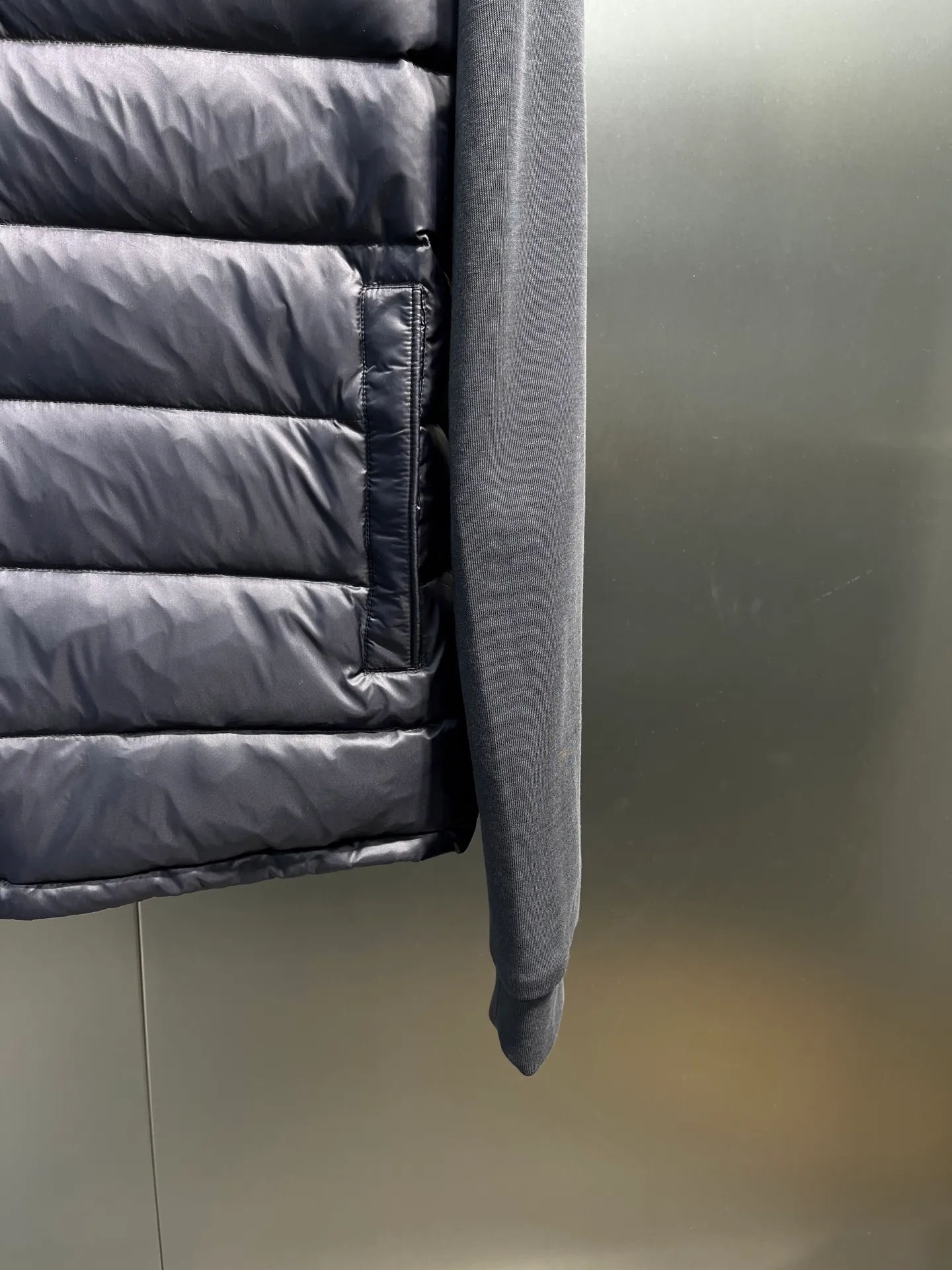 P700 moncler 🌟Mongolian knitted splicing down jacket 2025 autumn and winter new model Original customized hardware accessories are all imported Original customization Welcome to compare Absolutely high quality Made of top 95 white duck down Super soft Filled with fluffy and full feathers Super heavy workmanship Fabric workmanship and perfect version Note that the fabric is super comfortable Exclusive model Non-market goods Same style for men and women Size: m-xxl