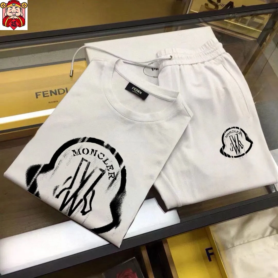 P320 [MONCLER Mouth Mouth] (Fat Man's Gospel) The same style as the 2025 official website. World-renowned luxury brand. Summer men's (double mercerized) high-quality 🐂 suit. It is made of imported original fabrics. It is a fashion trend of the season and a versatile hit. Simple and elegant, precise workmanship allows you to be at the top of fashion. Size: M-5XL (can be worn up to 220 pounds)