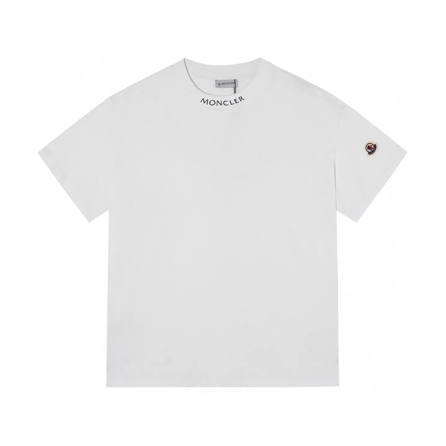 P134 Style No.: 830 〈MONCLER〉The price of the MONCLER is actually quite advantageous. Those who have been to the counters should know that the price of the MONCLER is not much cheaper than Gucci Burberry. It is just relatively low-key and unwilling to hype. It is a picture that you want to buy or not. It has an aloof existence... Exclusively customized 270 grams of 32-count double-yarn smooth cotton. The texture is very soft and comfortable. 100% top-grade fabrics that are different from the market (no shrinkage, no deformation, no pilling) Matched with 320g 1*1 thread (the fabric thread is dyed in the same vat, no color difference, the thread is not easy to deform) Color: black, white, sky blue, pea green Code number: S-XL