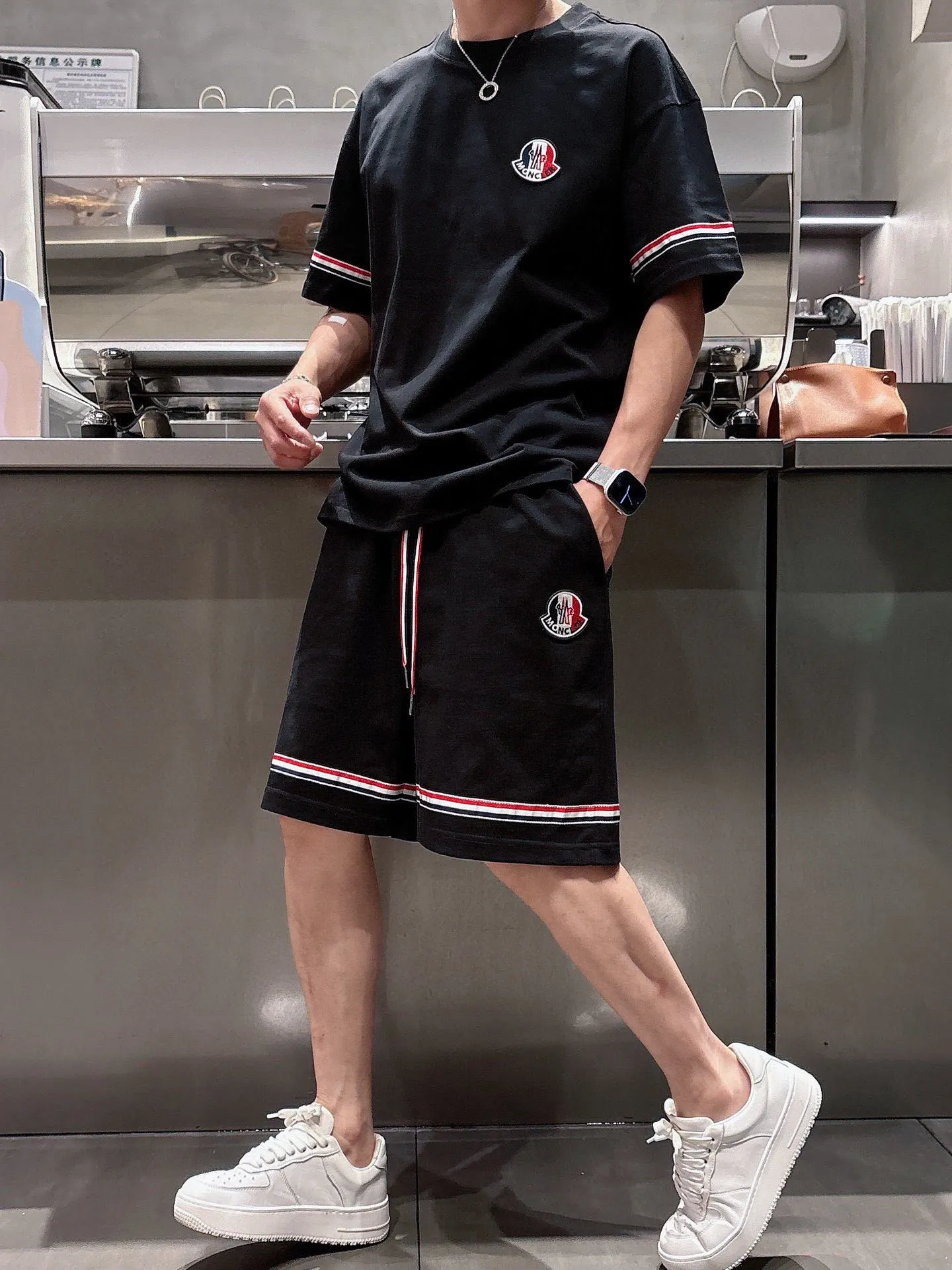 P560 Brand [MONCLER Mouth Covered] 2025 round neck short-sleeved shorts suit. The pure cotton fabric upper body will not be stuffy, the smooth and comfortable skin-friendly effect is more breathable, the fabric has its own texture, classic logo technology, a new interpretation from a unique angle, the first choice for fashion and versatility! Size: M-3XL (maximum wear: 190 pounds)