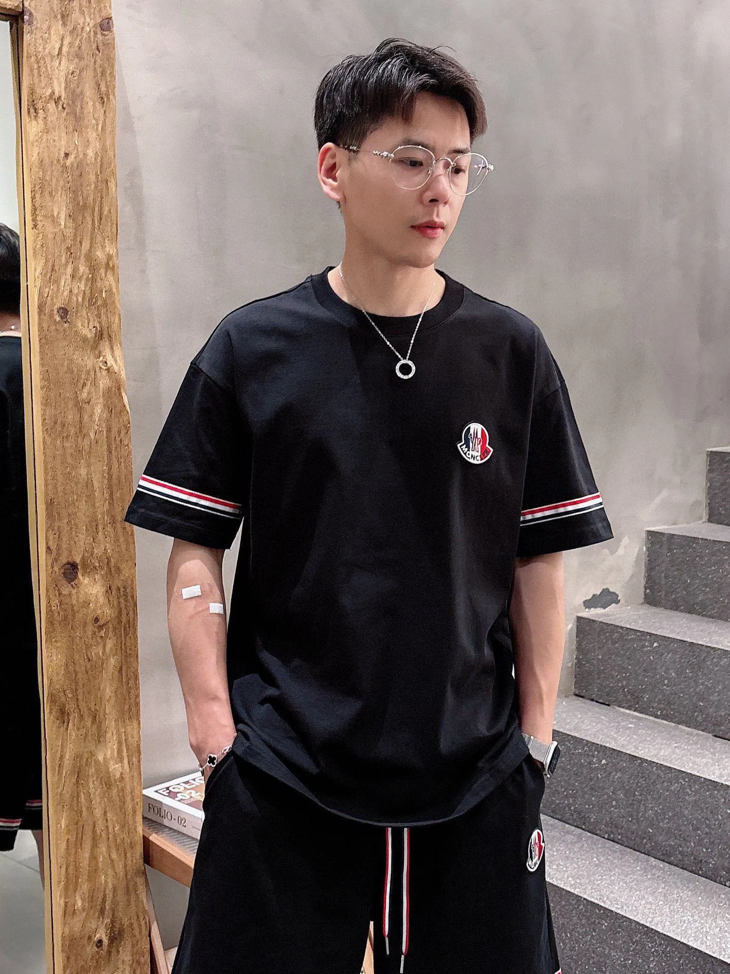 P560 Brand [MONCLER Mouth Covered] 2025 round neck short-sleeved shorts suit. The pure cotton fabric upper body will not be stuffy, the smooth and comfortable skin-friendly effect is more breathable, the fabric has its own texture, classic logo technology, a new interpretation from a unique angle, the first choice for fashion and versatility! Size: M-3XL (maximum wear: 190 pounds)