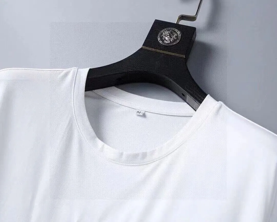 P290 Brand [MONCLER] 2025 new men’s short-sleeved shorts suit! Synchronous sales on the official website! High-end version on the market! It feels delicate and soft! Make you more comfortable to wear! The draped silhouette is awesome! Size: M-5XL (please state your height and weight when placing an order)