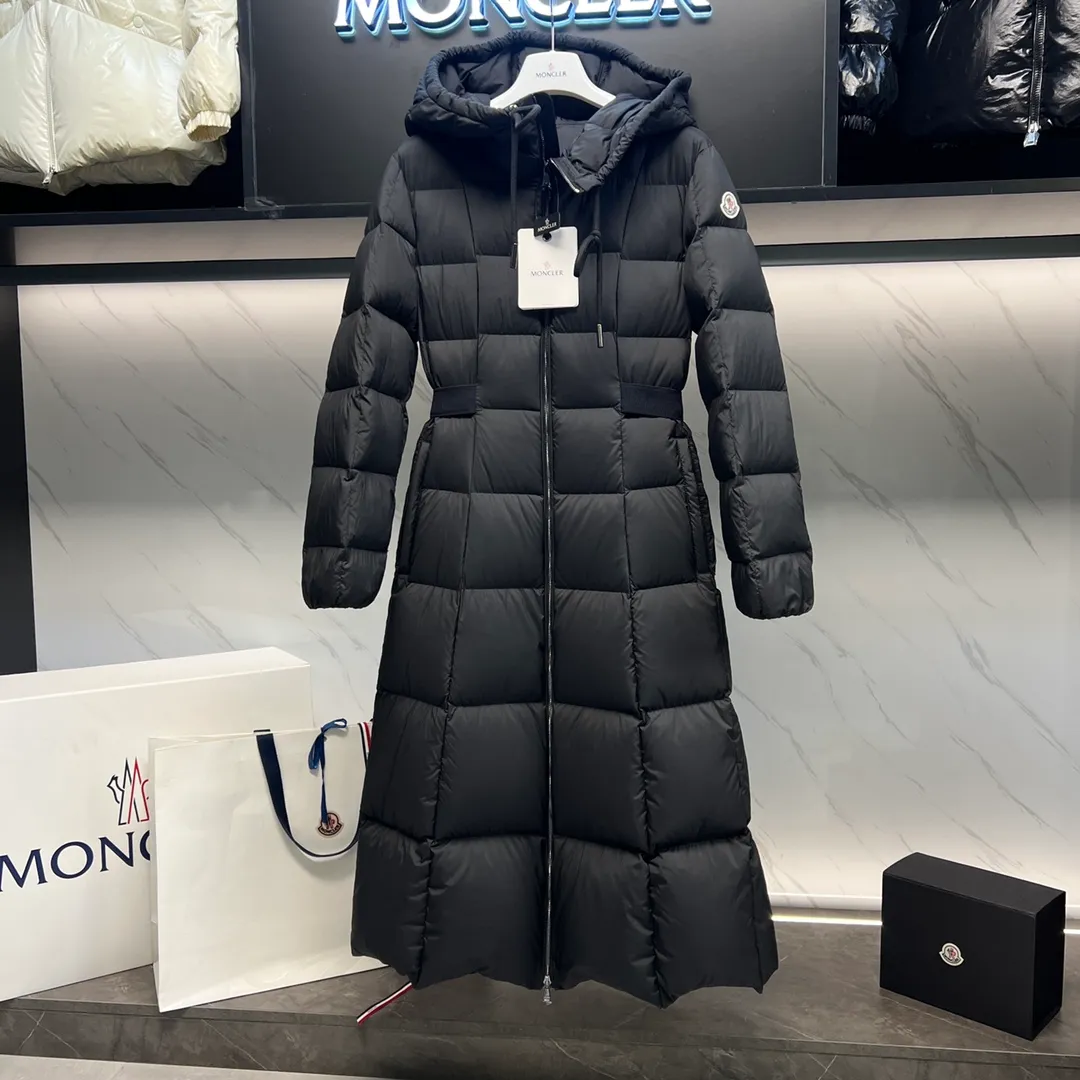 P1040 Premium down ⬆️Moncler winter new product Faucon long women's down jacket jacket (⚠️Special grade goose down filling, tag barcode model number corresponds to the official website, tag has built-in NFC inductive anti-counterfeiting, this filling technology is in the skirt, super downy one) The hot style Faucon women's long down jacket is a must-have for the fugitive princess. It interprets the classic item in a new proportion, showing impeccable fashion style. Product Details The Faucon long down jacket is made of polyester fabric and has a slim, wide silhouette with a nipped-in waist. The Longue saison lining is lightweight and the three-dimensional hood adds a finishing touch to the style. Made of polyester fabric •Longue saison lining •Down filling •Adjustable hood •Zip closure •Zip pockets •Elastic waist •Logo patch Size: 1-4 Fairy Style