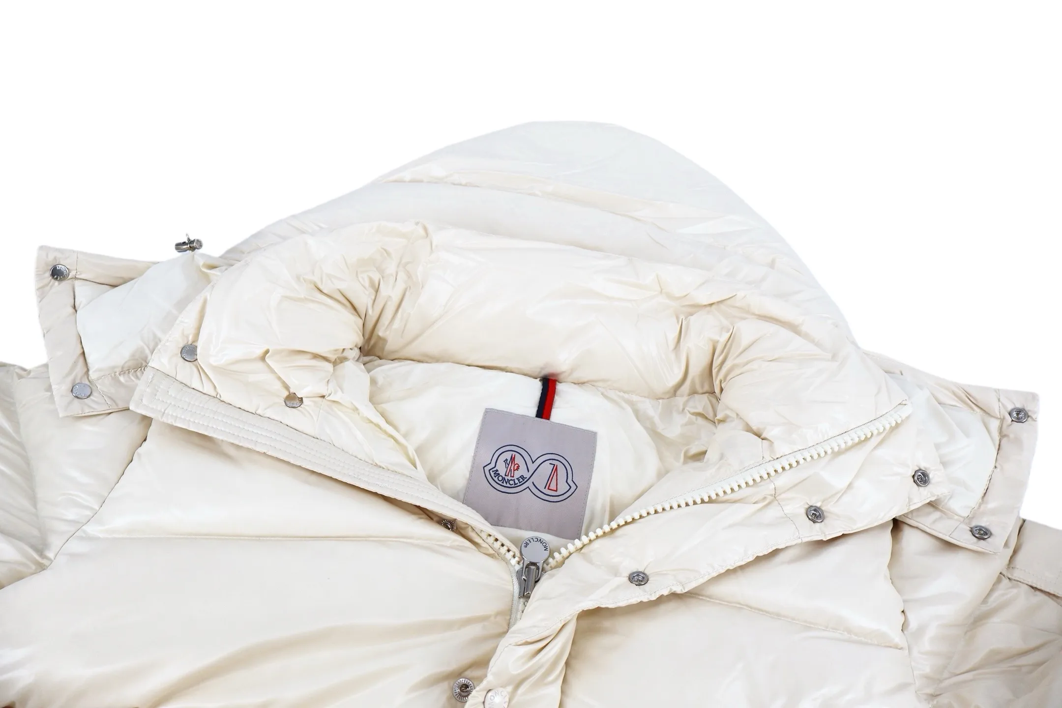P1110 Moncler 70th Anniversary Lacquered Down Jacket (off-white) Moncler 70th Anniversary Limited Series, supplied to Bosideng OEM fabric factory in Shengze Town, Wujiang District, Suzhou. The gloss and supporting density are 100% restored. Fabric: 100% nylon, lining: 100% nylon, high-density matte nylon fabric, four-layer construction to prevent leakage and velvet leakage. , NFC induction anti-counterfeiting chip, mobile phone pop-up window to enter the official website, national standard 90% pure white duck down, exclusive use of top-grade down on the market, never fake goose down, etc. A series of misunderstandings such as high density, full set of auxiliary materials and hardware mold opening, no doubt about the quality, high down filling, excellent windproof and warm performance. Size:1-2-3-4-5