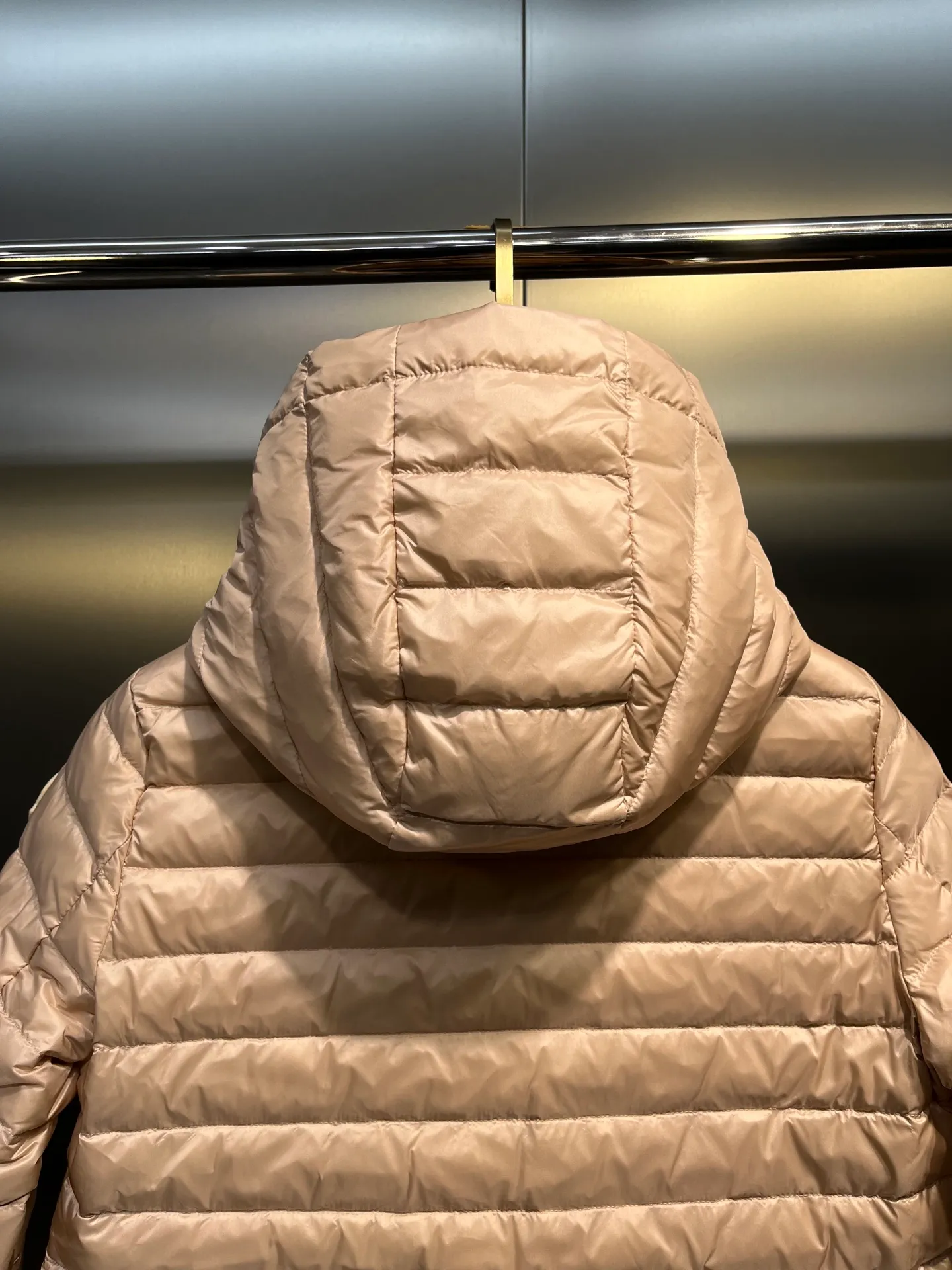 P660 moncler raie 🌟 Lightweight hooded parka down jacket with hanging effect😍 90 national standard large white duck down, 200 grams of down filling, two layers of anti-run velvet gallbladder, exquisite hardware and exquisite workmanship size: 1234
