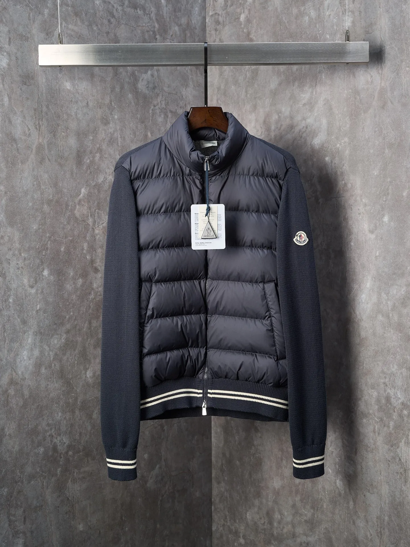 P820 ​​Actual hanging auction] Moncler/Maskled stand-up collar spliced ​​wool knitted armband striped zipper down jacket (navy blue) [Ready stock] S/1 M/2 L/3 XL/4