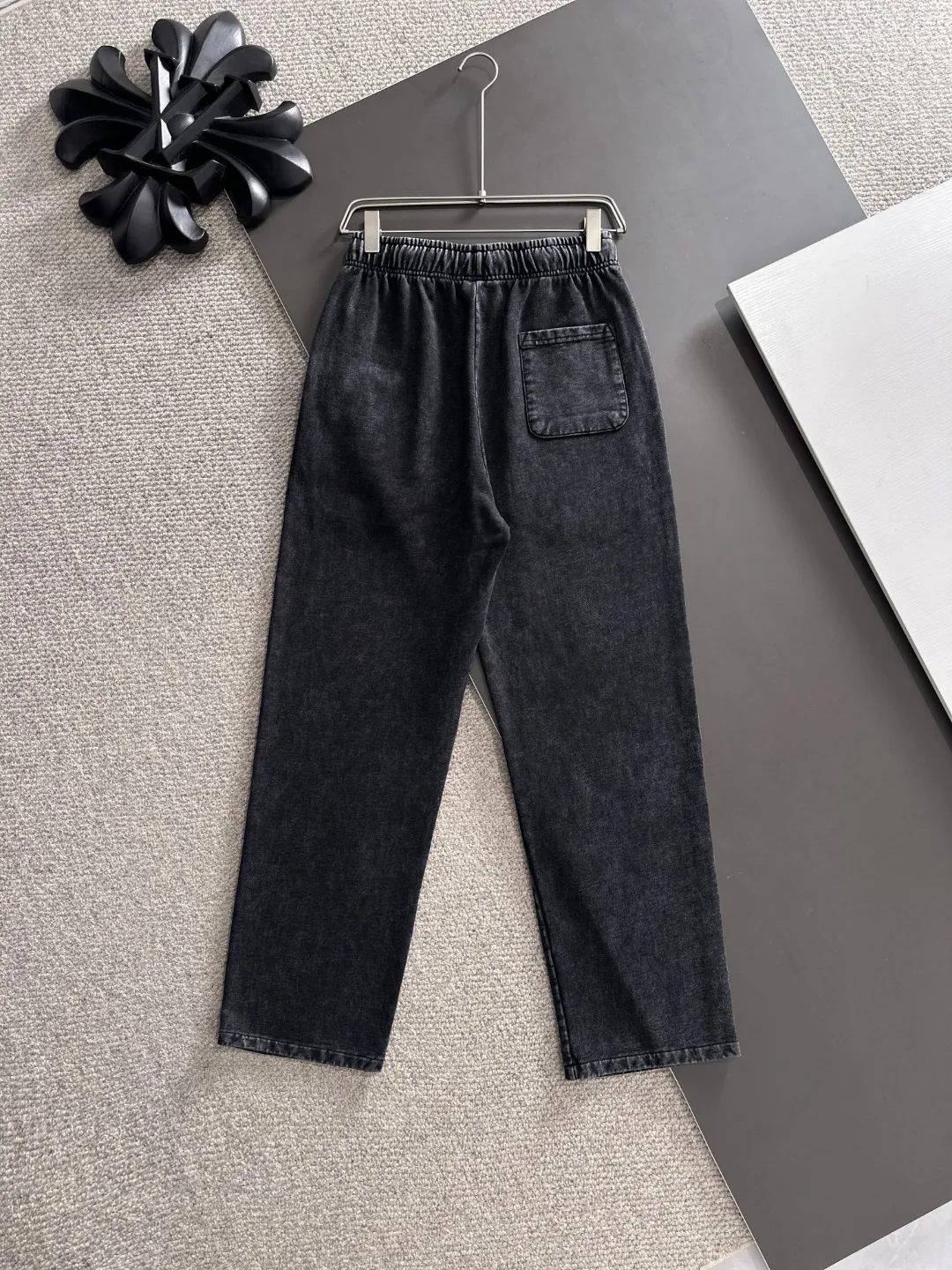 Next day shipment P360 MONCLER/Mongoose Exclusive first release of 25ss autumn and winter new high-quality trousers Compare real-life details at will A perfect choice for autumn and winter. A must-have item. Loose fit. Please refer to the size chart when placing an order: S to XXL (or state your height and weight when placing an order)