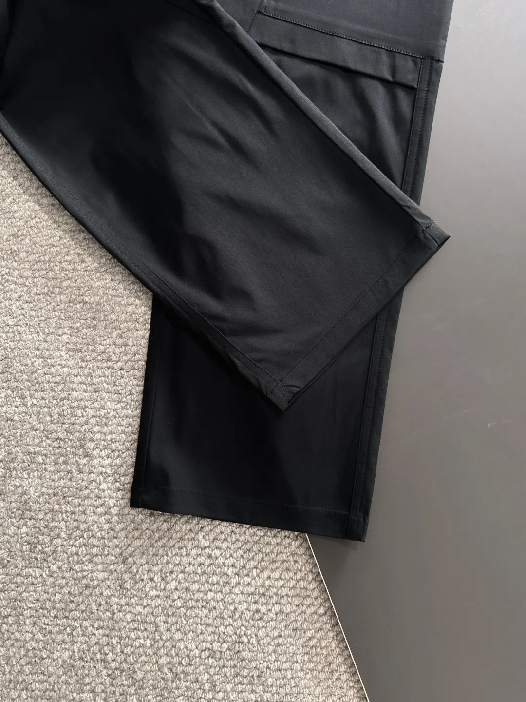 Next day shipment P360 MONCLER/Mongoose Exclusive first release of 25ss autumn and winter new high-quality trousers Compare real-life details at will A perfect choice for autumn and winter, a must-have item. Sizes: M to 3XL (please state your height and weight when placing an order)