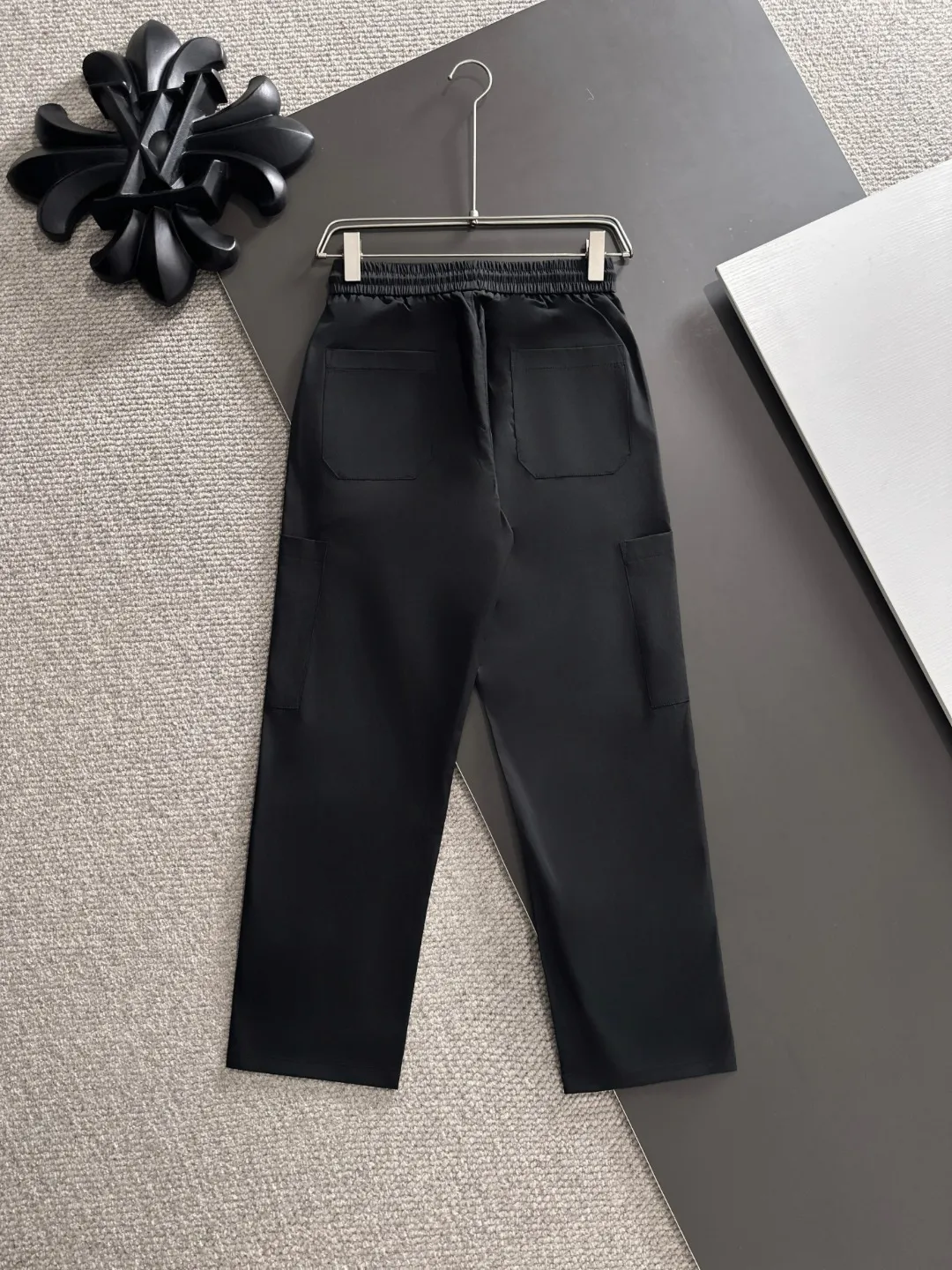 Next day shipment P360 MONCLER/Mongoose Exclusive first release of 25ss autumn and winter new high-quality trousers Compare real-life details at will A perfect choice for autumn and winter, a must-have item. Sizes: M to 3XL (please state your height and weight when placing an order)