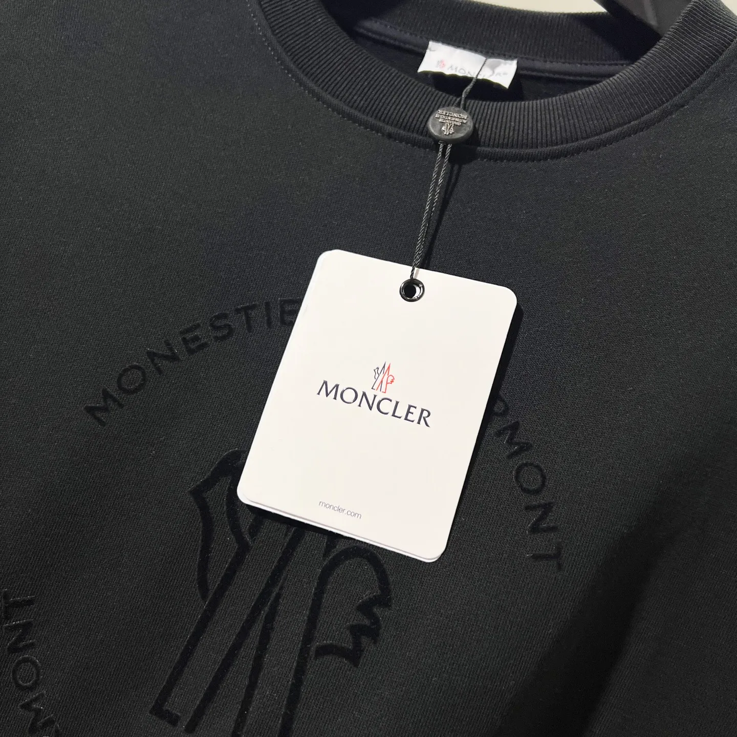 P220 MONCLER/Mask 420g pure cotton round neck sweatshirt, flocked printed letter LOGO, arm nylon chapter pocket logo, official synchronization, high version, high quality, fashionable personality, versatile trend, pure original quality, original fabric, tag, collar label, washed wheat, complete three standards, color: black, apricot, light green. Size: XS-L