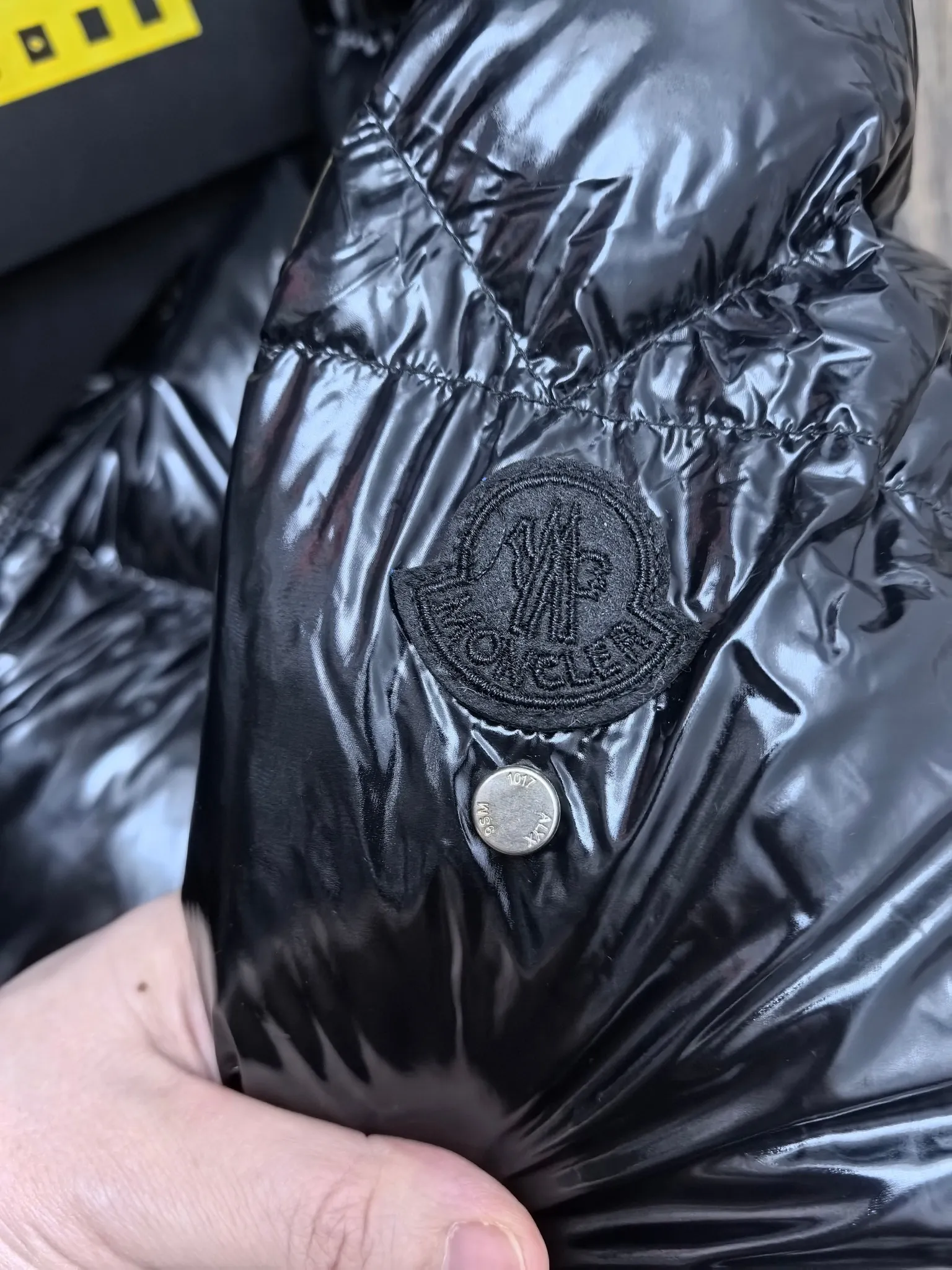 P1100 ❤️MONCLER ALYX joint series black down jacket. The inside is filled with white duck down, which is very warm; the outside is made of the same glossy material as maya, and it is more fashionable with the ALYX lock buckle. Same style for men and women, sizes 1 2 3 4 5