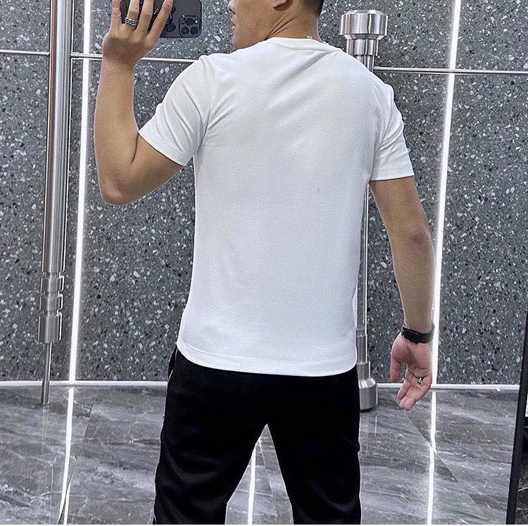 P140 Original men's casual short-sleeved T-shirt from the brand [MONCLER] (Good News for Fat People), new product for the spring and summer of 2025, customized with top-notch logo craftsmanship on the chest, matching details throughout the piece, top-notch quality and tailoring design, customized imported mercerized cotton fabric! Full of style, the color scheme is light and versatile. M-5XL (wear up to 220 pounds)