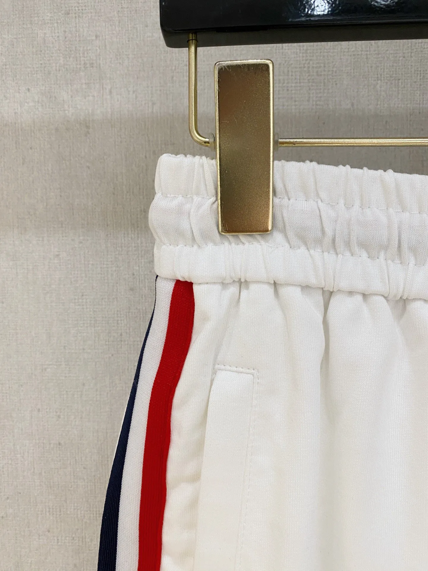 P560 Brand [MONCLER Mouth Covered] 2025 round neck short-sleeved shorts suit. The pure cotton fabric upper body will not be stuffy, the smooth and comfortable skin-friendly effect is more breathable, the fabric has its own texture, classic logo technology, a new interpretation from a unique angle, the first choice for fashion and versatility! Size: M-3XL (maximum wear: 190 pounds)