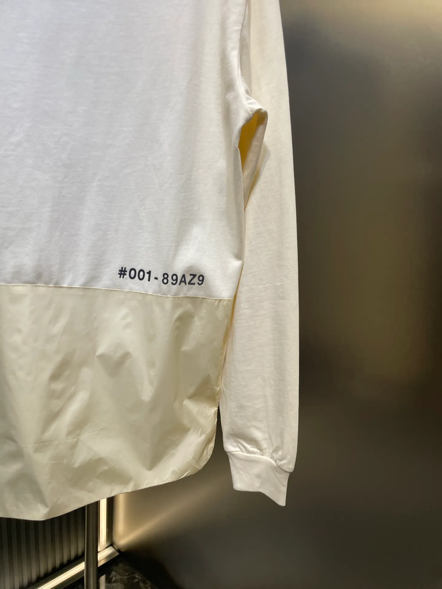 P350 MONCLER round neck logo long-sleeved cotton T-shirt purchased and developed for 4400, 230g double-strand combed cotton, 1*1 rib, high temperature heat transfer, fabric splicing, fabric enzyme washing, customized 1:1 webbing, customized 1:1 trademark, loose fit size: S M L XL