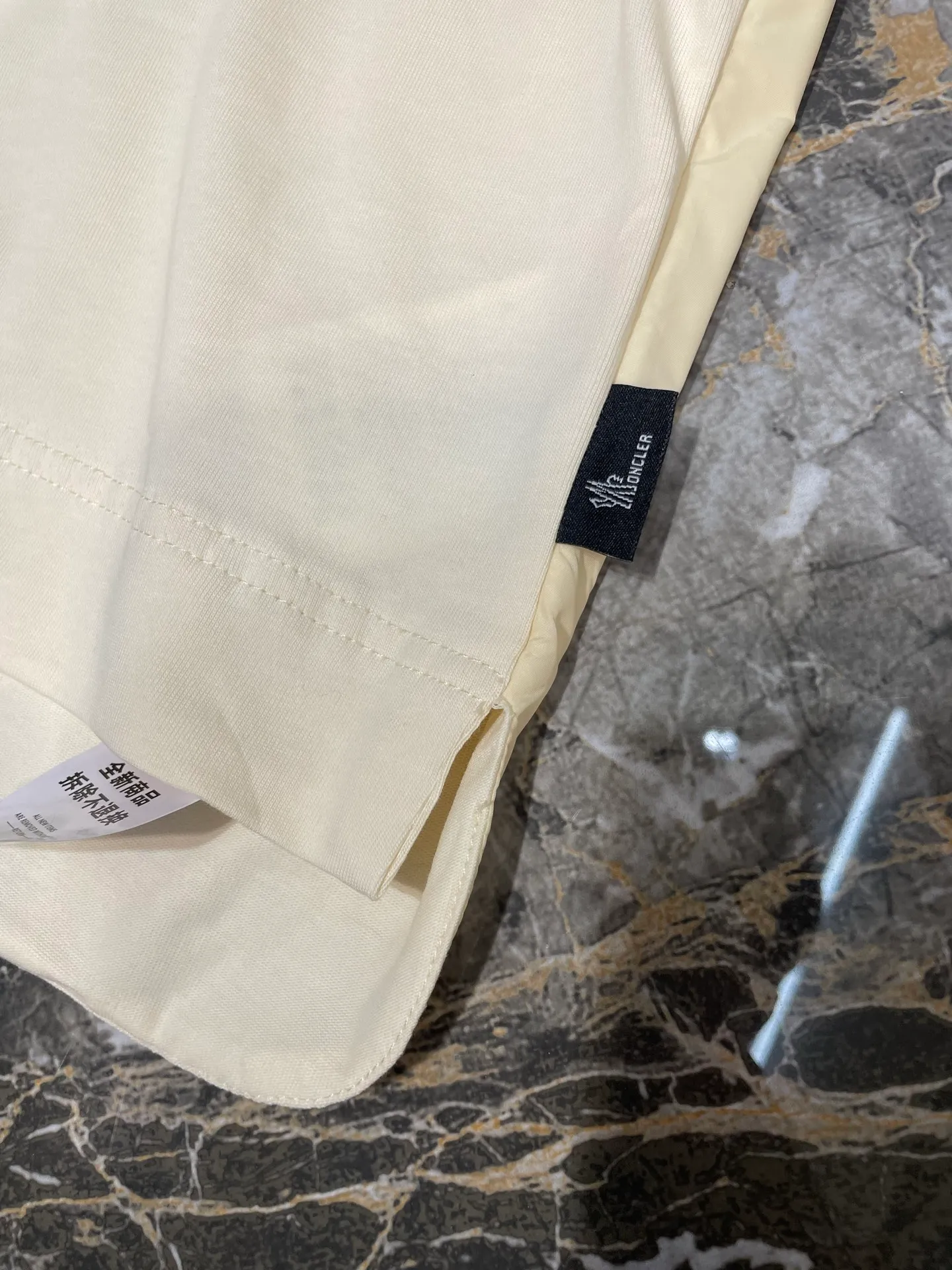 P350 MONCLER round neck logo long-sleeved cotton T-shirt purchased and developed for 4400, 230g double-strand combed cotton, 1*1 rib, high temperature heat transfer, fabric splicing, fabric enzyme washing, customized 1:1 webbing, customized 1:1 trademark, loose fit size: S M L XL