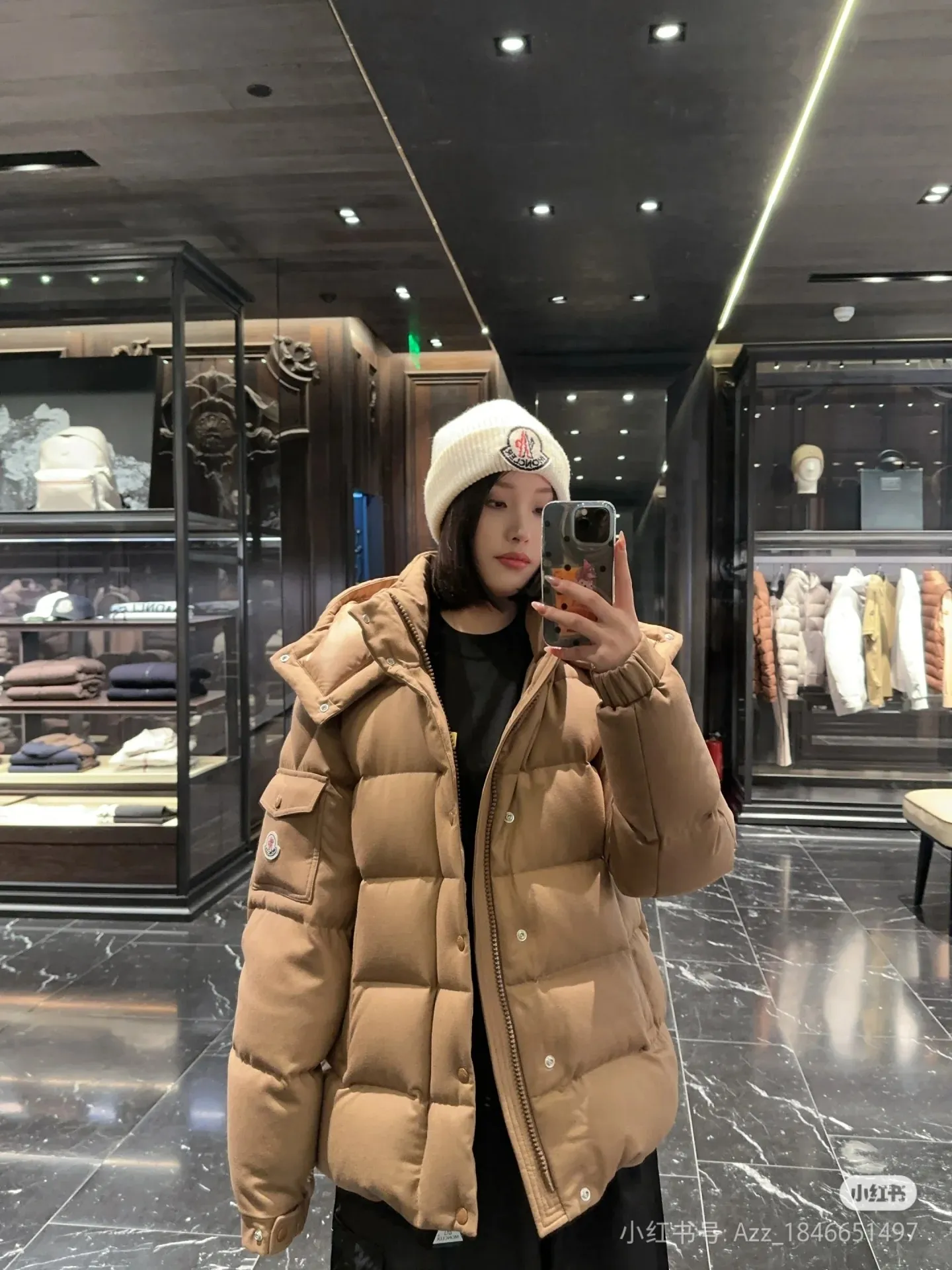 P880 Moncler. Vezere. The same classic style as 70 matte. Upgraded wool fabric and new Maillard dark brown color. Size 12345
