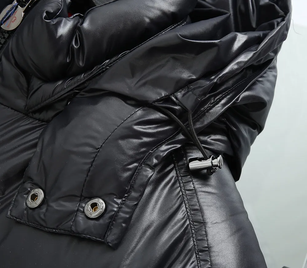 P720. 💎Highest quality💎 New Mayan style muzzle down jacket, versatile and evergreen, the same style as Eason Chan, Moncler, a famous brand of outdoor sports equipment in France, the original hot-selling down jacket, the same style as celebrities, national standard 90 white duck down, extra large filling, super warm, lining is anti-drilling velvet and lint-proof, detachable hood, ultra-light and feels super good, comfortable to wear, authentic craftsmanship details are in place The upper body effect is super good, black with gray lining is a classic and versatile style, a must-have item for everyone! Color: black Code number: 1 2 3 4 5 6