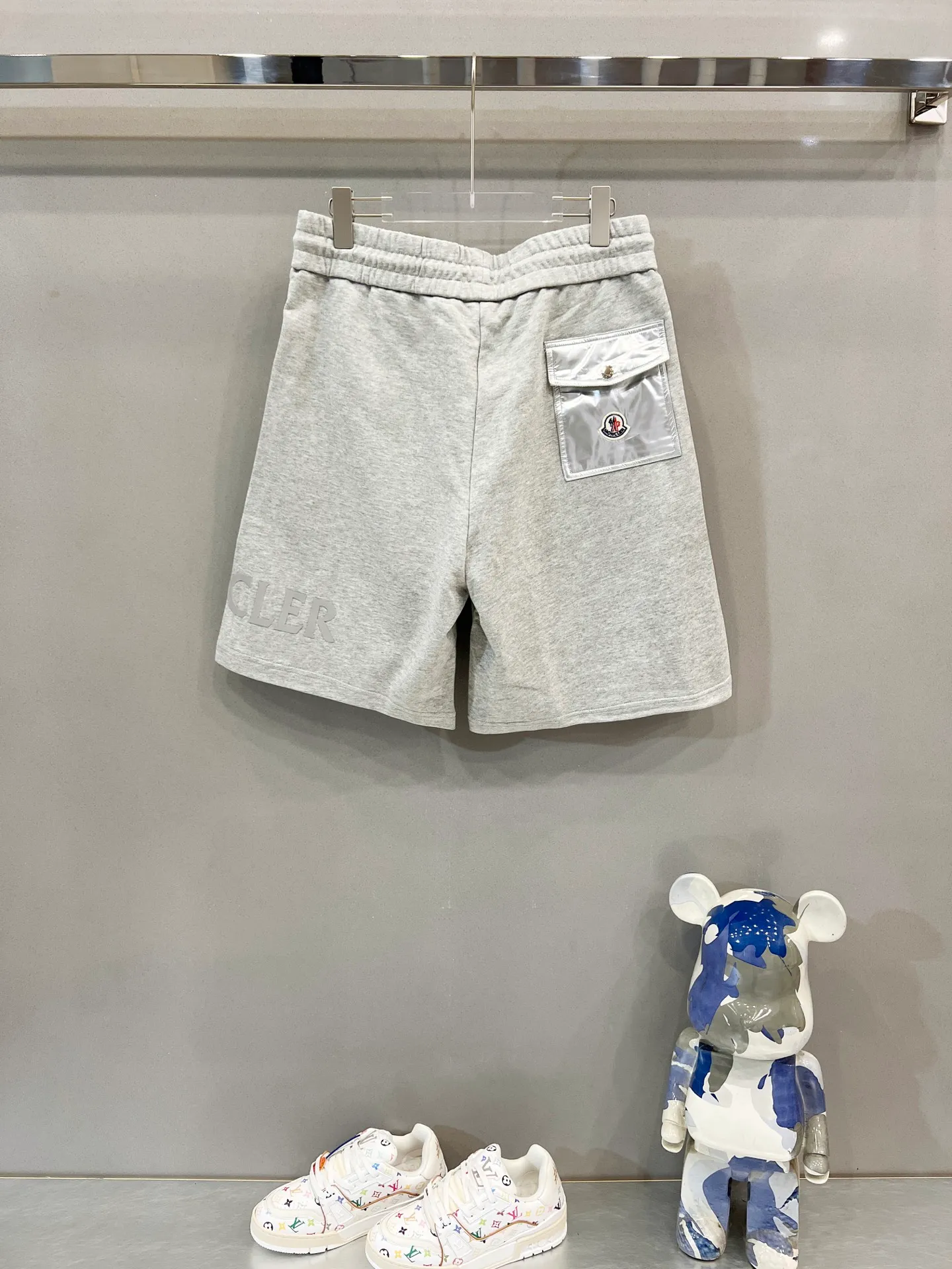P190 MONCLER/muzzle pure cotton terry tripe fabric shorts, silicone letter LOGO, nylon pocket design process logo, official synchronization, high version, high quality, fashionable personality, versatile trend, pure original quality, original fabric, tag, collar label, washed wheat, complete three standards, color: black, gray. Size: S-XL