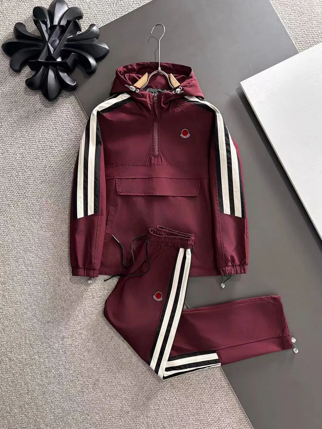 Next day shipping P720 MONCLER/Balenciaga high quality 2025 autumn and winter new casual heavy industry suit exclusively developed by yb! High quality production! The top version of the trading company channel order, external orders for imported custom fabrics, high breathability and comfort, impeccable details, absolutely worth buying! This type of suit is also a must-have for lazy people. You don’t have to think about how to match it, you can just get it in one set! Brand element design concept, delicate and soft feel! It presents a casual cut and the upper body shape is great! On sale simultaneously on the official website! From a high-end men's positioning brand, the low-key luxury taste is irresistible! Exquisite workmanship and impeccable quality! The overall style is simple, fashionable and timeless, fully meeting the requirements of stylish and tasteful dressing! Size: M to 5XL (or state your height and weight when placing an order)