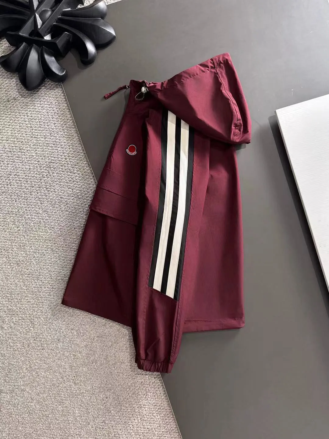 Next day shipping P720 MONCLER/Balenciaga high quality 2025 autumn and winter new casual heavy industry suit exclusively developed by yb! High quality production! The top version of the trading company channel order, external orders for imported custom fabrics, high breathability and comfort, impeccable details, absolutely worth buying! This type of suit is also a must-have for lazy people. You don’t have to think about how to match it, you can just get it in one set! Brand element design concept, delicate and soft feel! It presents a casual cut and the upper body shape is great! On sale simultaneously on the official website! From a high-end men's positioning brand, the low-key luxury taste is irresistible! Exquisite workmanship and impeccable quality! The overall style is simple, fashionable and timeless, fully meeting the requirements of stylish and tasteful dressing! Size: M to 5XL (or state your height and weight when placing an order)