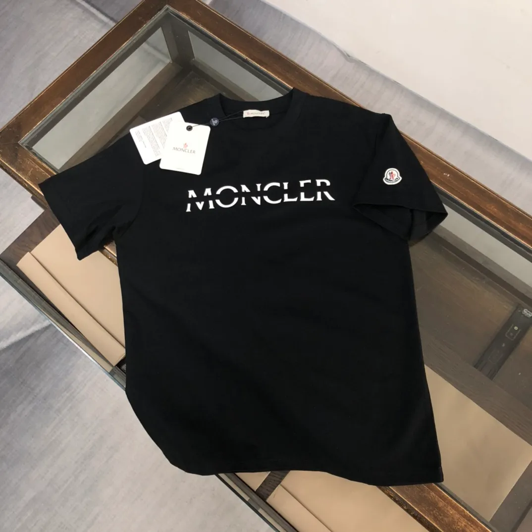 P150 Moncler 2025 new men's round neck short-sleeved couple's T-shirt, new spring and summer product, high quality 🔥🔥Fashionable and versatile, customized imported fabrics, comfortable to wear, breathable, fashionable without losing personality, casual and casual upper body, handsome and stylish, showing the temperament of a big brand. All three standards are complete! ! Color: Black White Gray Royal Blue Size: S-XL (loose fit)
