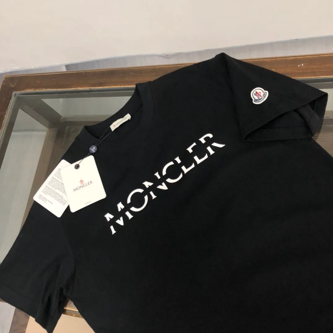 P150 Moncler 2025 new men's round neck short-sleeved couple's T-shirt, new spring and summer product, high quality 🔥🔥Fashionable and versatile, customized imported fabrics, comfortable to wear, breathable, fashionable without losing personality, casual and casual upper body, handsome and stylish, showing the temperament of a big brand. All three standards are complete! ! Color: Black White Gray Royal Blue Size: S-XL (loose fit)