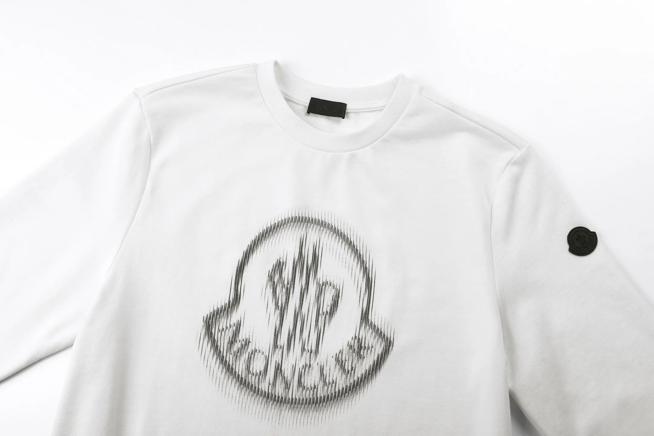 P330 MONCLER round neck pullover printed casual long-sleeved sweatshirt ●Authentic product purchased and developed by 3926 ●320g double-ply combed cotton sweatshirt material ●2*2 cotton luxury rib ●Fabric fermentation wash ●Digital direct printing ●Customized 1:1 chapter ●Customized 1:1 trademark ●Fit version ●Size: S M L XL ●Style number: 2002/2B#40
