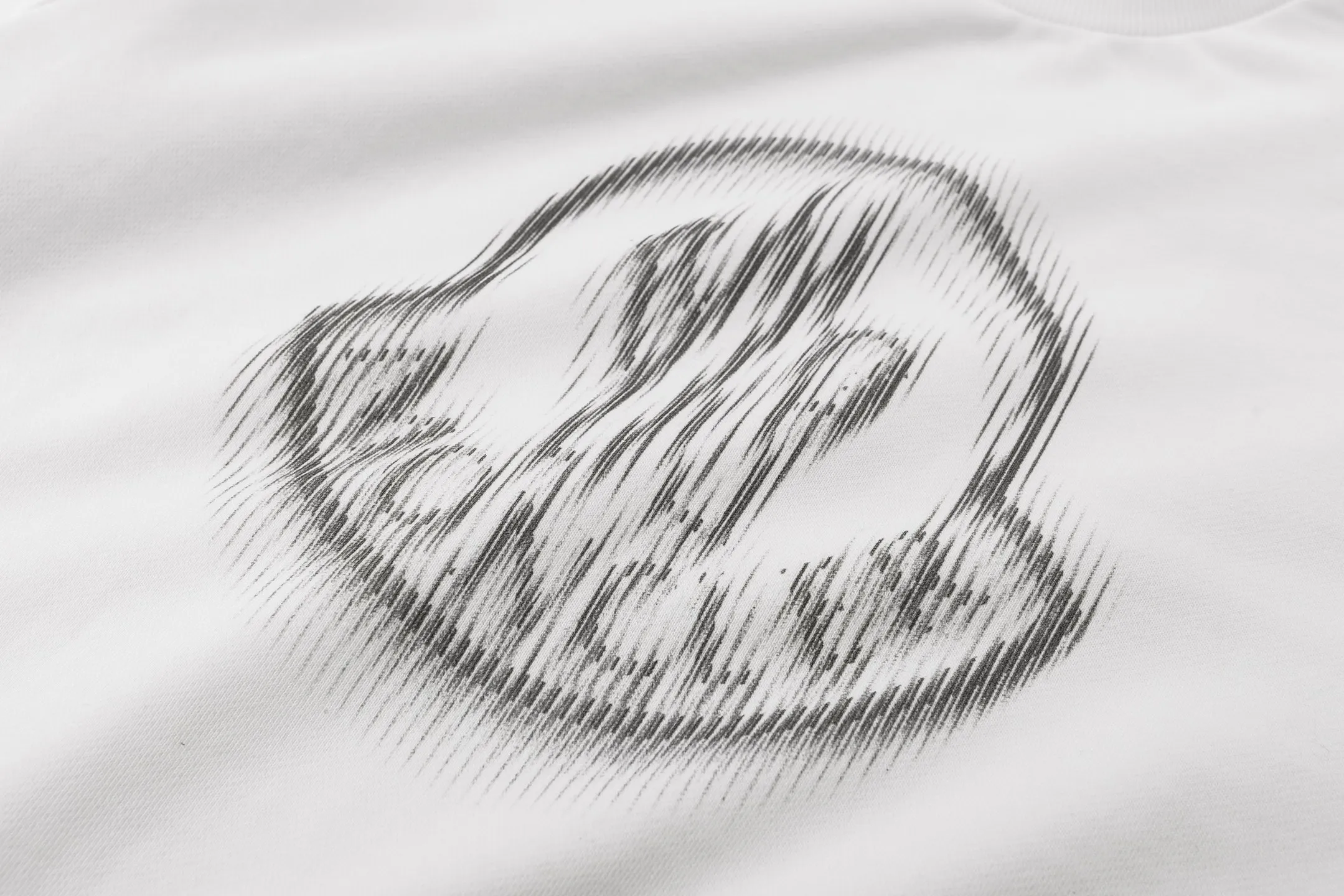 P330 MONCLER round neck pullover printed casual long-sleeved sweatshirt ●Authentic product purchased and developed by 3926 ●320g double-ply combed cotton sweatshirt material ●2*2 cotton luxury rib ●Fabric fermentation wash ●Digital direct printing ●Customized 1:1 chapter ●Customized 1:1 trademark ●Fit version ●Size: S M L XL ●Style number: 2002/2B#40