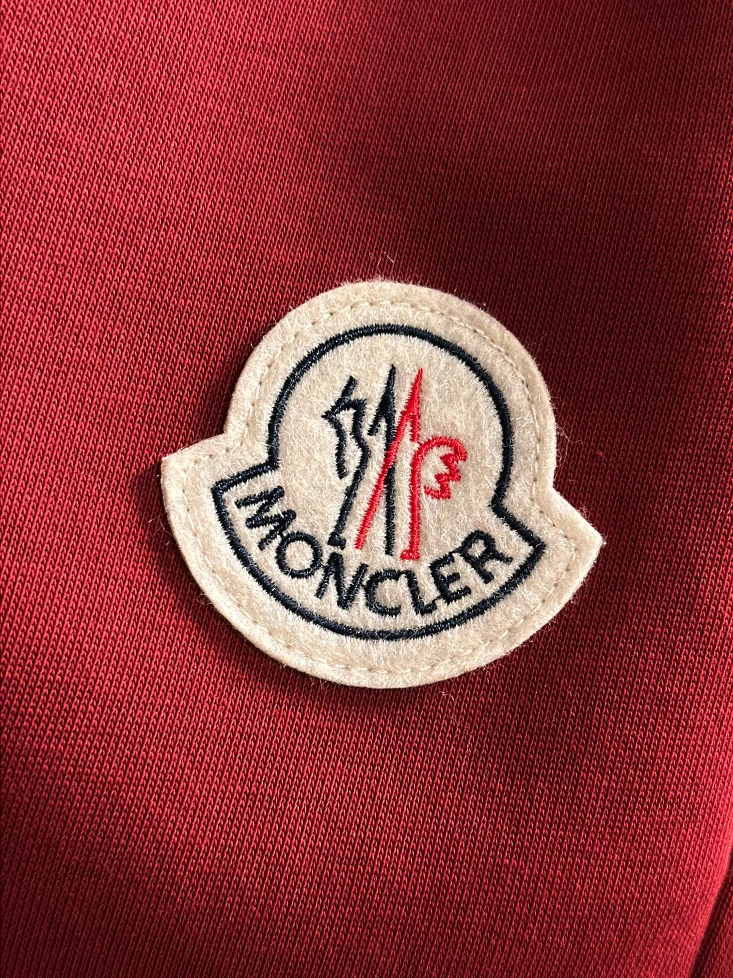 P310 MONCLER* (exclusive quality in the market) hot style 2꯭0꯭2꯭5 new autumn trousers ❤ Original ⌚️ high hooded fabric is made of 380g high-density double-sided Chinese custom fabric. No deformation, no shrinkage, three-dimensional drape. Introduction to the process: the front and back panels are made of Behringer stacked show thousands of needle embroidery. Classic wool label custom hardware accessories. Color: Anchor red SIZE：M-XXXL
