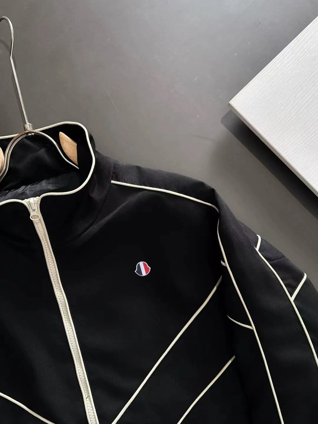Next day shipping P720 MONCLER/Mongolian high quality 2025 autumn and winter new casual heavy industry suit exclusively developed by yb! High quality production! The top version of the trading company channel order, external orders for imported custom fabrics, high breathability and comfort, impeccable details, absolutely worth buying! This type of suit is also a must-have for lazy people. You don’t have to think about how to match it, you can just get it in one set! Brand element design concept, delicate and soft feel! It presents a casual cut and the upper body shape is great! On sale simultaneously on the official website! From a high-end men's positioning brand, the low-key luxury taste is irresistible! Exquisite workmanship and impeccable quality! The overall style is simple, fashionable and timeless, fully meeting the requirements of stylish and tasteful dressing! Size: M to 5XL (or state your height and weight when placing an order)