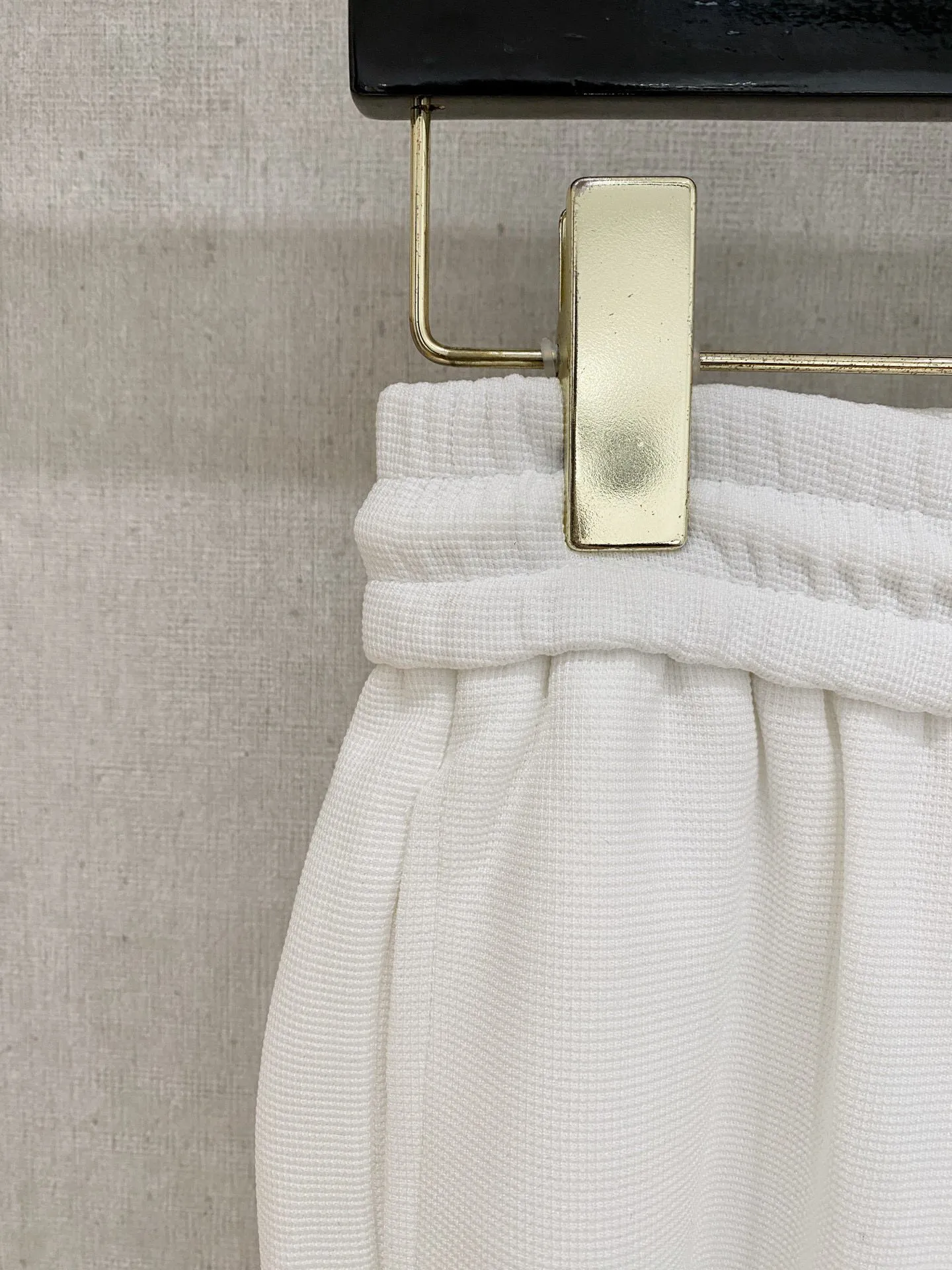 P640 [MONCLER] Hot-selling suit is coming. Focus on the original version of the official website. 2025 new hot-selling cardigan and sweatshirt suit. The original order is the best product🇭🇰. It is the meticulous work of top designers. It has a fitting and perfect upper body effect. All-natural high-quality Tencel Roman cotton 100%, close-fitting comfort, noble and elegant! Original hardware embodies elegance and nobility! Counter size: M-3XL (maximum wear up to 190 pounds)