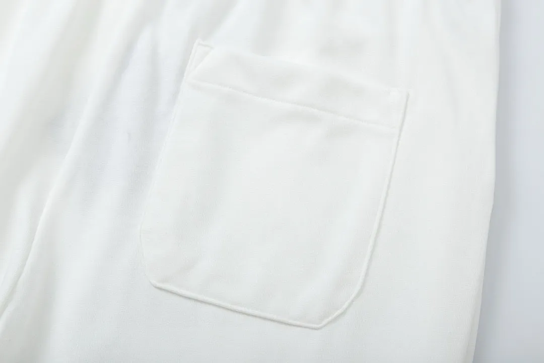 P170 Moncler 2025 new style, light luxury, defective logo printing, essential for daily commuting for men and women, casual shorts ·Customized terry fabric ·Elastic + drawstring adjustable waist ·Waist tag and three wash marks complete Color: White Size: XS S M L
