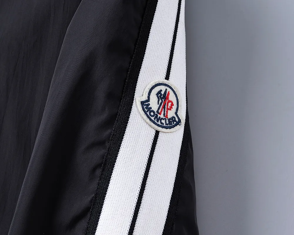 P380 🌸🌸🌸🌸 Moncler's latest 25-year-old men's jacket. The color combination has a classic charm without losing youthful vitality. It reshapes a new design style and shows a bold and confident brand design concept.  Imported fabrics, sleeves and pockets are paired with exclusive brand designs, reflecting the minimalist pursuit of quality and design. Low-key luxury fully embodies the brand image and status! The brand LOGO icon design is simple and recognizable, with a delicate and comfortable touch, excellent details, exquisite and elegant everywhere, fashionable design, a capable and stylish upper body, and full of aura! The all-over pattern and simple aesthetics are brought to the extreme, and it is a jacket that can be mixed and matched. There is no doubt that it is a must-have product for men. It is extremely practical and the color is easy to match.  Color: Picture color. Sizes: M, L, xL, xxL, xxxL