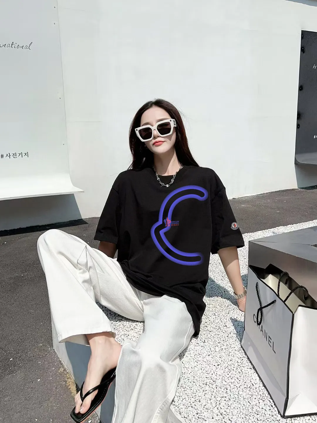 P140 🔥[MONCLER] 2025FW short-sleeved T-shirt, badge + LOGO printing, high-end 26s double yarn 300g fabric, heavy fabric, custom stretcher rib, same vat and dye, complete three standards, same style for men and women, color: black, white, size: S M L XL 2XL