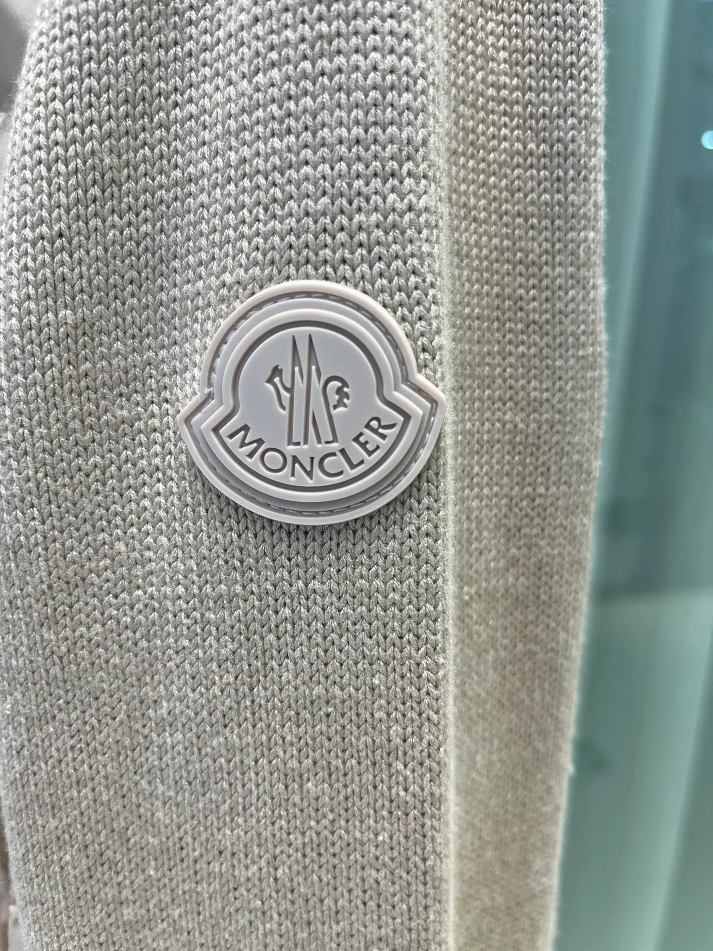 P780 Moncler 25 women's hooded patchwork down jacket is the first choice for women this autumn. It is versatile and easy to wear. Original customized national standard 90 white duck down filling! 1:1 hardware comparison, store quality. Color: Black Pink Size: S-M-L