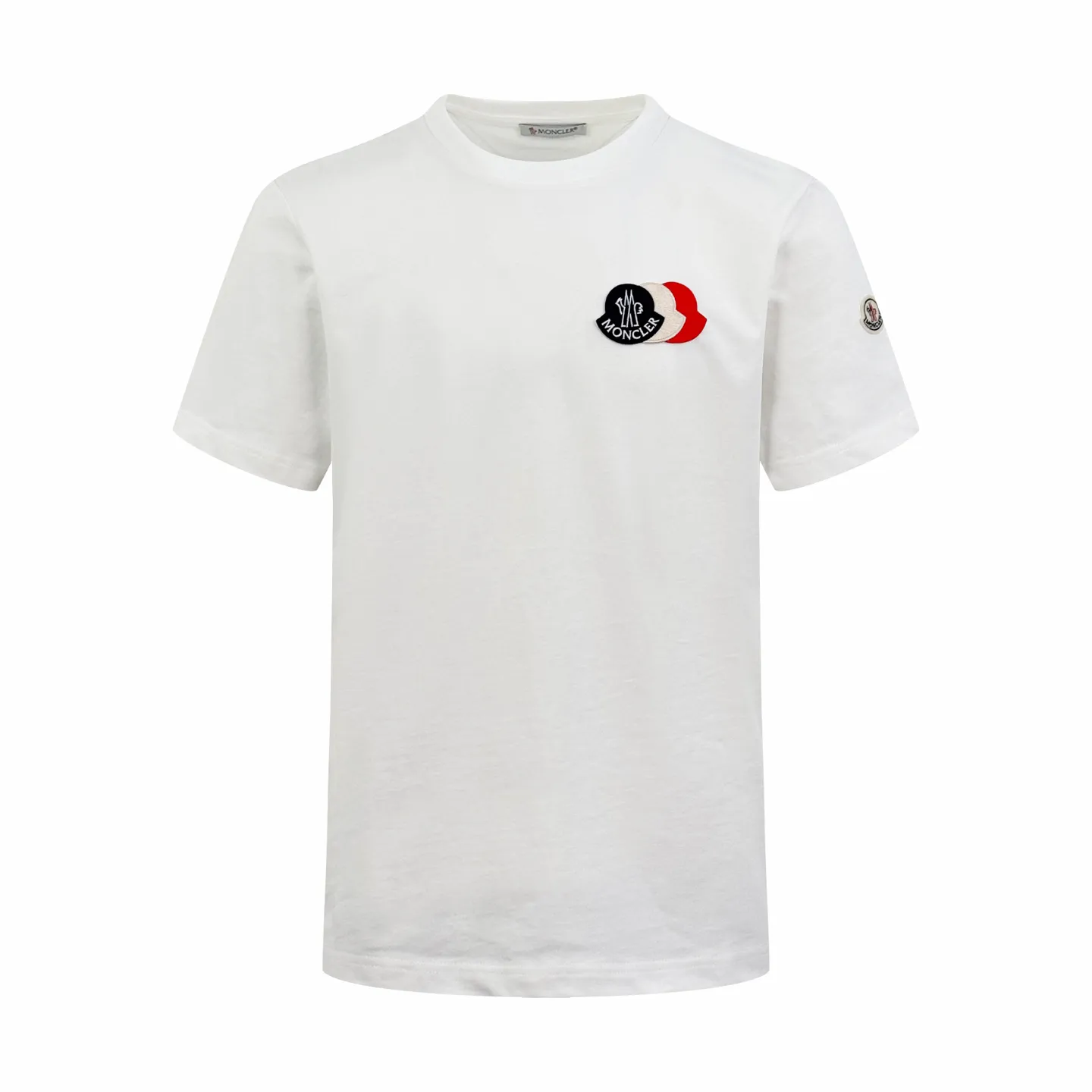 P210 Moncler patch logo short sleeves. Customized Yunrou plain cotton. It feels delicate and comfortable against the skin. A touch of simple white. Pure and elegant. The iconic three-color design badge is embellished on the chest to interpret the visual grammar of modern luxury. The Moncler embroidered logo is added to the side to highlight the brand style. Making the logo a part of the identity is the ultimate pursuit of luxury goods. Process 1: Using imported machine embroidery technology, using advanced computer control systems and precision mechanical components to realize the Moncler embroidery logo embroidery operation. High precision, smooth and delicate lines. Process 2: The fabrics are washed and have a better hand feel. Not easy to deform, not easy to shrink, not easy to fade, and maintain long-term beauty. Accessories: Customized 1:1 Moncler embroidery logo. Customized 1:1 Moncler trademark. Version: Loose version. Size: S M L XL. Style number: AA539.