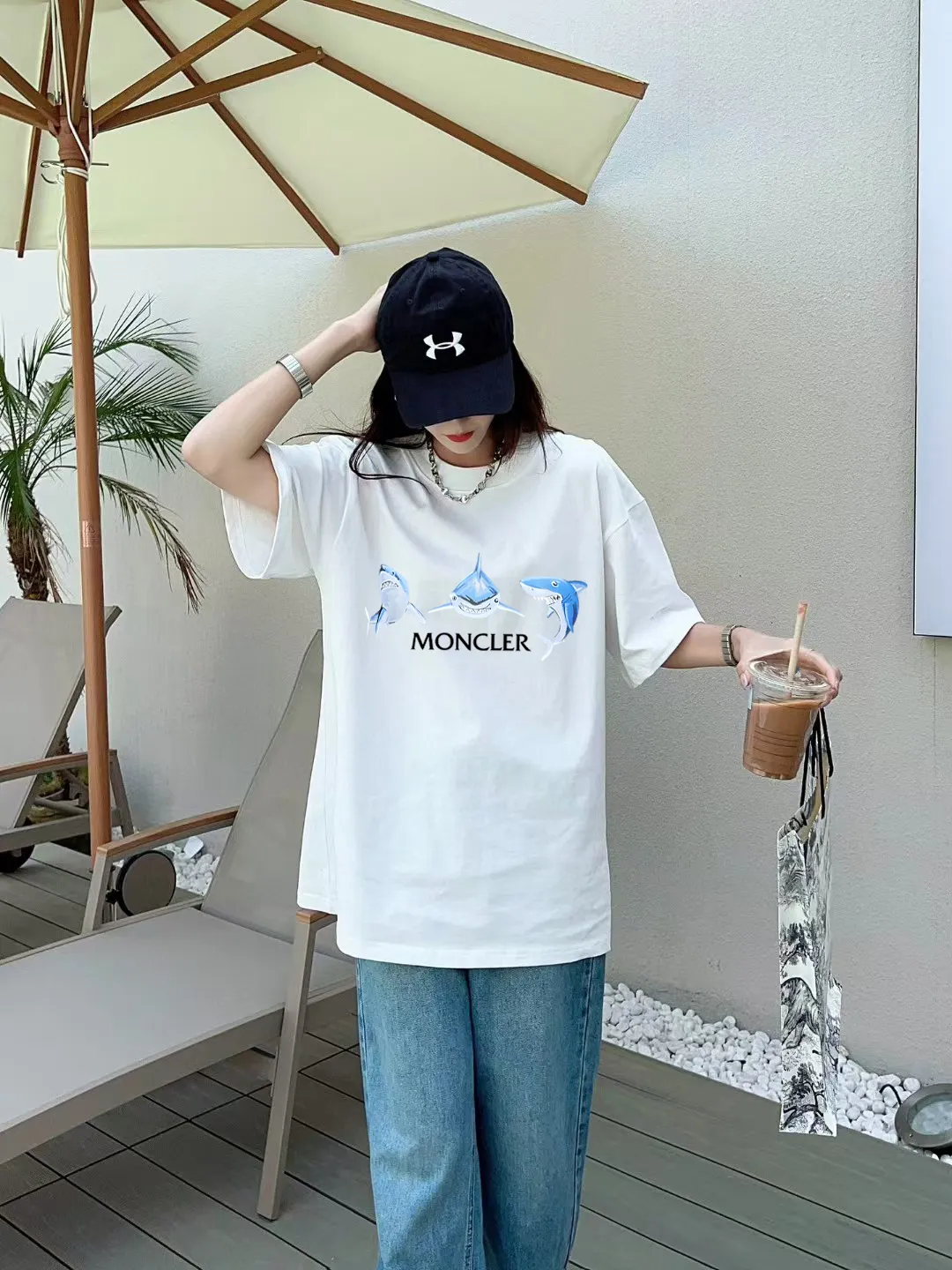 P140 🔥 [MONCLER] 2025FW short-sleeved T-shirt with badge + LOGO, high-end 26s double yarn 300g fabric, heavy fabric, custom stretcher rib, same vat and dye, complete three standards, same style for men and women, color: black, white, size: S M L XL 2XL