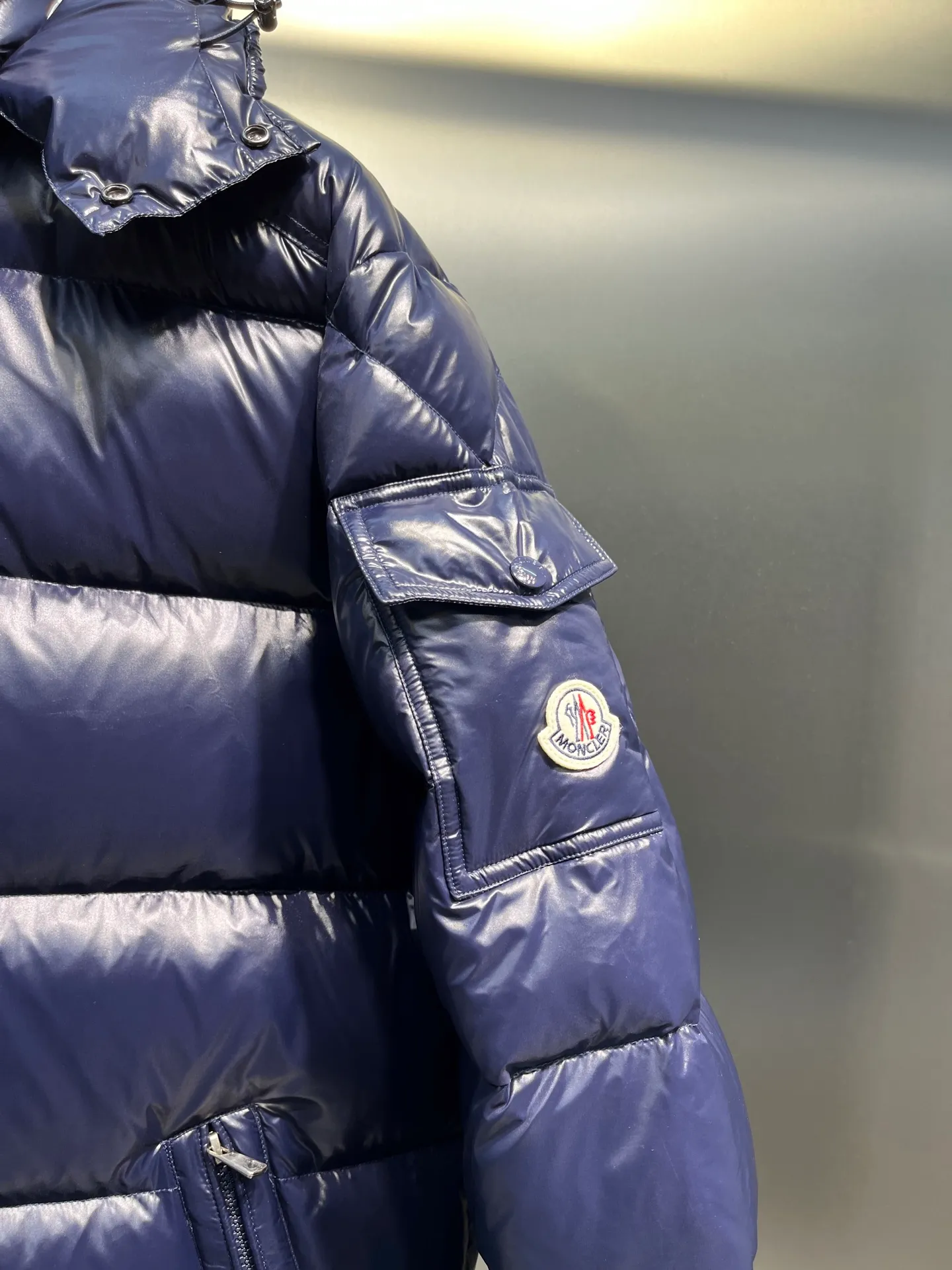 P700 𝗠𝗼𝗻𝗰𝗹𝗲𝗿 𝗠𝗮𝘆𝗮/ Moncler's top-quality Maya down jacket is a super hot style that you can't buy in winter. Eason Chan, Nicholas Tse, and Zhao Lusi have been wearing it one after another. They speak for themselves with their strength, a veteran-level style. This series is known for its fluffy bread style and glossy effect. It is the most popular series in the classic main line of the M family. Buying at the counter and from the official website is basically a matter of rush! Promise me to buy it soon! Just needed series! ! Don’t wait until winter when it’s hard to get one size: 123456