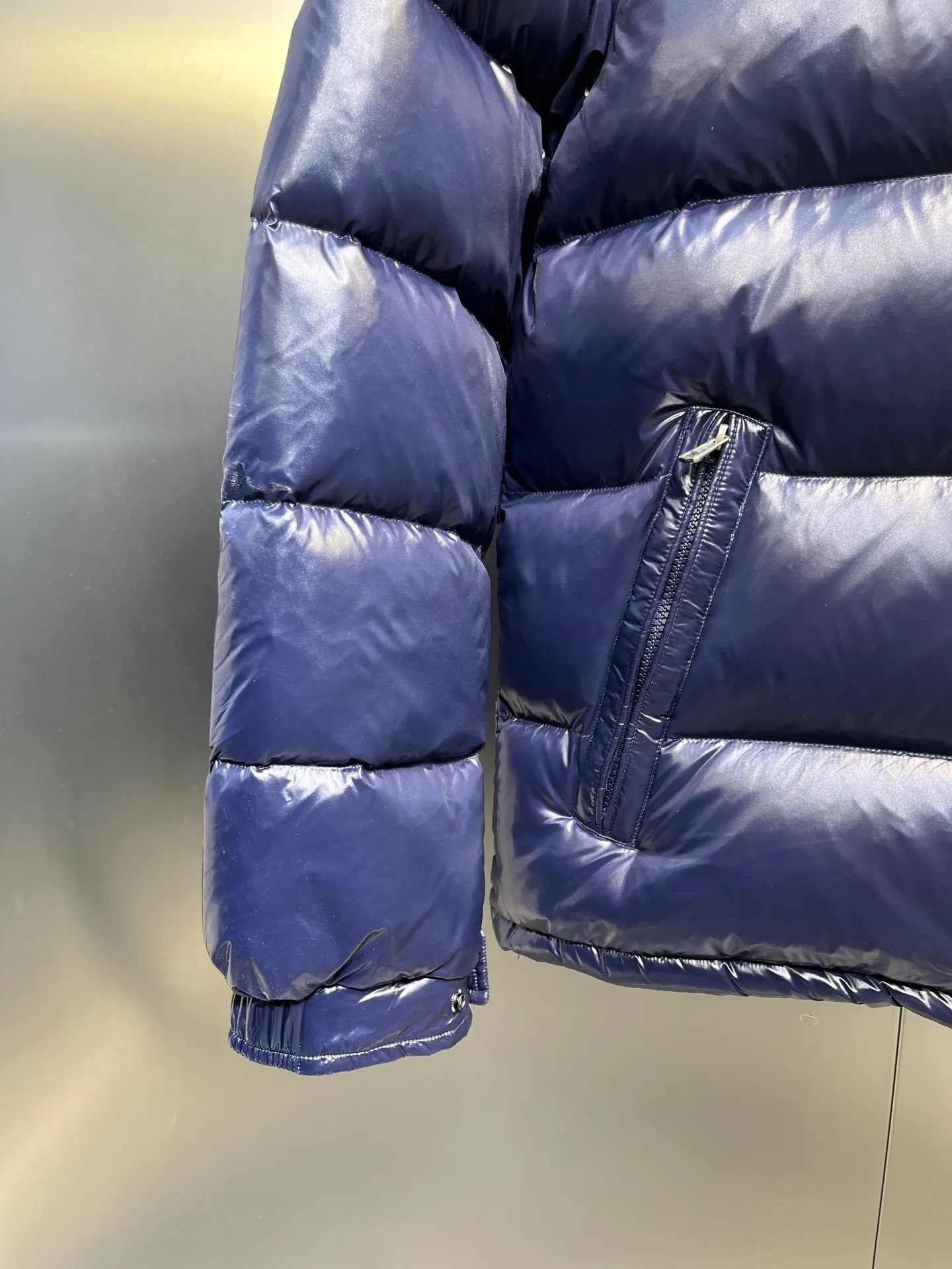 P700 𝗠𝗼𝗻𝗰𝗹𝗲𝗿 𝗠𝗮𝘆𝗮/ Moncler's top-quality Maya down jacket is a super hot style that you can't buy in winter. Eason Chan, Nicholas Tse, and Zhao Lusi have been wearing it one after another. They speak for themselves with their strength, a veteran-level style. This series is known for its fluffy bread style and glossy effect. It is the most popular series in the classic main line of the M family. Buying at the counter and from the official website is basically a matter of rush! Promise me to buy it soon! Just needed series! ! Don’t wait until winter when it’s hard to get one size: 123456