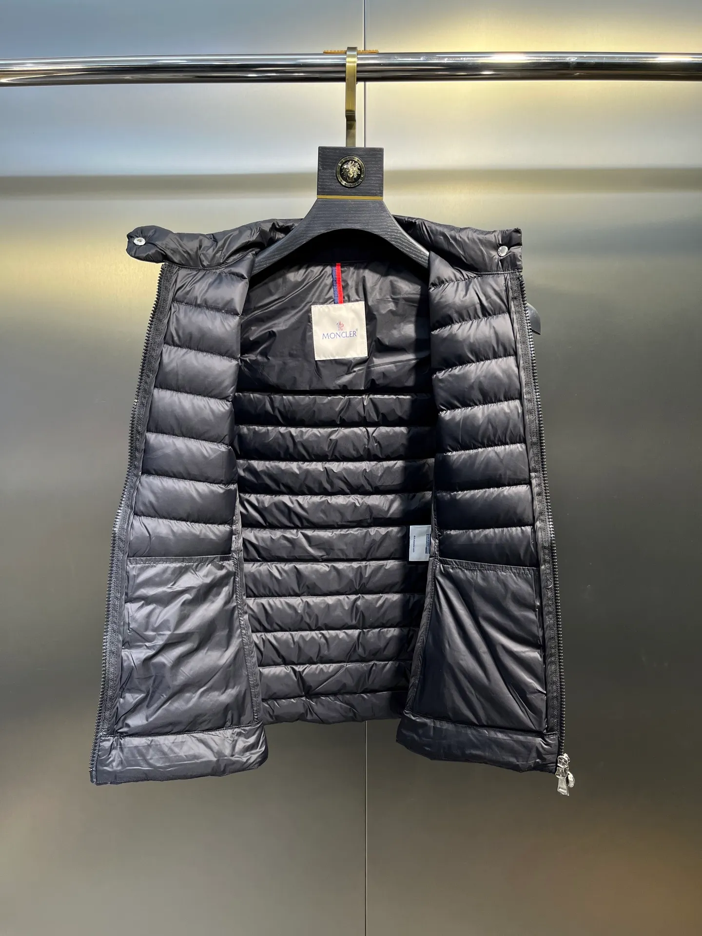 P580 Moncler25 new product Igens women's down vest, versatile and easy to match. Same style for men and women, original customized national standard 90 white duck down filling! Color: black white pink code number: 1234